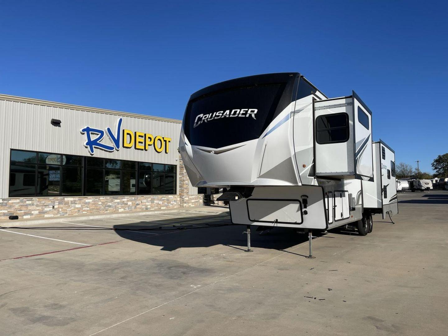 2022 FOREST RIVER CRUSADER 335RLP (5ZT3CSZBXNG) , Length: 37 ft | Dry Weight: 11,114 lbs | Slides: 3 transmission, located at 4319 N Main St, Cleburne, TX, 76033, (817) 678-5133, 32.385960, -97.391212 - Photo#0