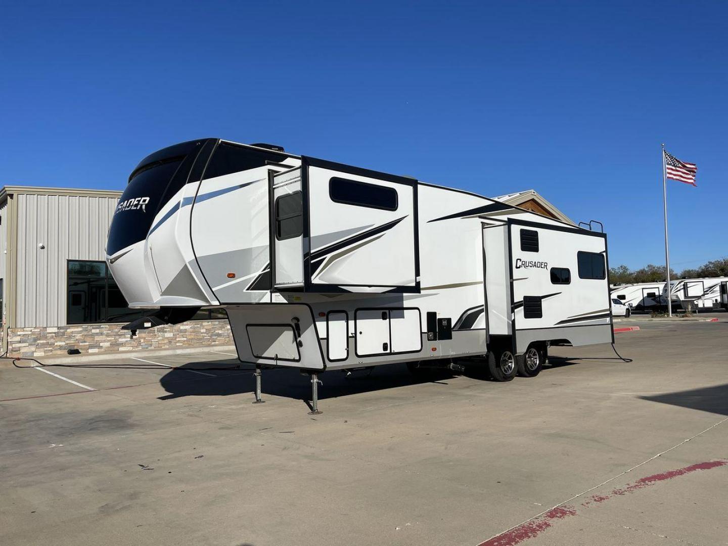 2022 FOREST RIVER CRUSADER 335RLP (5ZT3CSZBXNG) , Length: 37 ft | Dry Weight: 11,114 lbs | Slides: 3 transmission, located at 4319 N Main St, Cleburne, TX, 76033, (817) 678-5133, 32.385960, -97.391212 - Photo#23