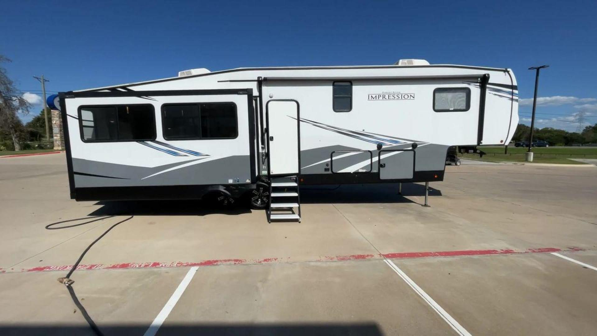 2022 FOREST RIVER IMPRESSION 315MB (5ZT3MPXB0ND) , Length: 38 ft. | Dry Weight: 10,338 lbs. | Gross Weight: 13,935 lbs. | Slides: 4 transmission, located at 4319 N Main St, Cleburne, TX, 76033, (817) 678-5133, 32.385960, -97.391212 - Photo#2