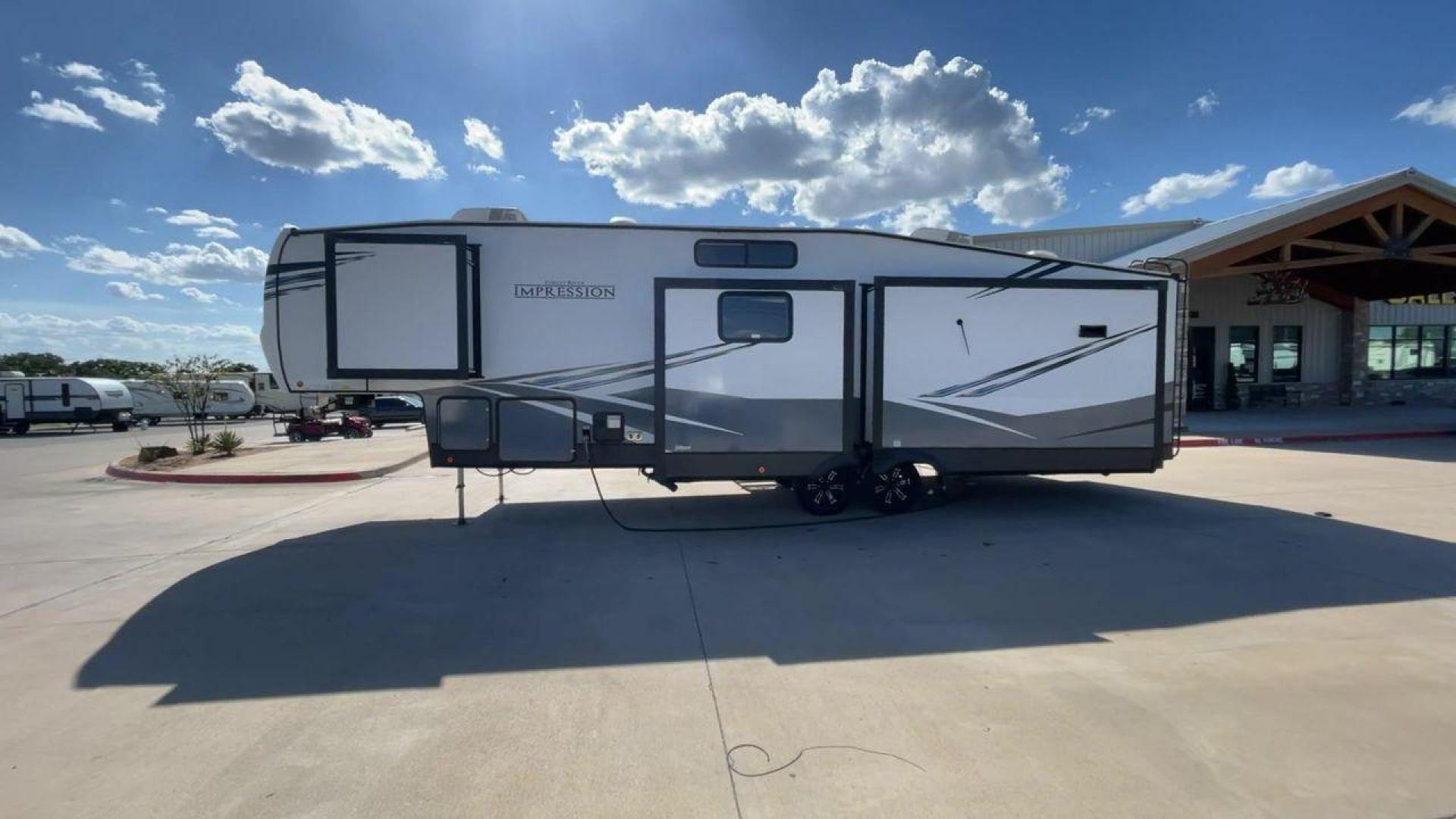 2022 FOREST RIVER IMPRESSION 315MB (5ZT3MPXB0ND) , Length: 38 ft. | Dry Weight: 10,338 lbs. | Gross Weight: 13,935 lbs. | Slides: 4 transmission, located at 4319 N Main St, Cleburne, TX, 76033, (817) 678-5133, 32.385960, -97.391212 - Photo#6