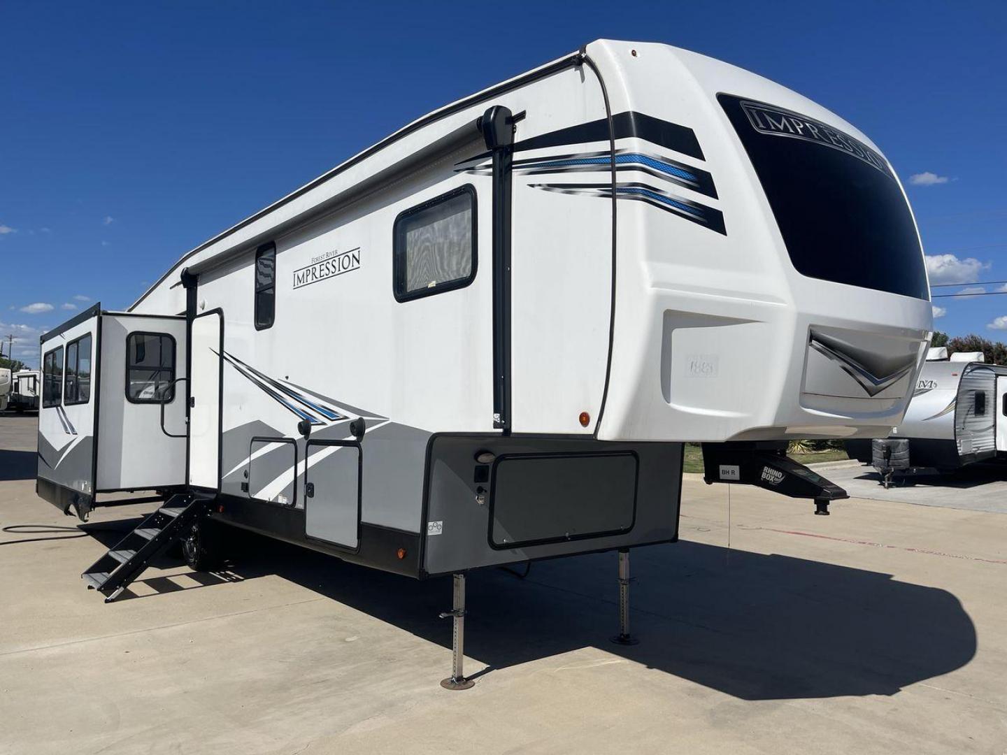 2022 FOREST RIVER IMPRESSION 315MB (5ZT3MPXB0ND) , Length: 38 ft. | Dry Weight: 10,338 lbs. | Gross Weight: 13,935 lbs. | Slides: 4 transmission, located at 4319 N Main St, Cleburne, TX, 76033, (817) 678-5133, 32.385960, -97.391212 - Photo#23