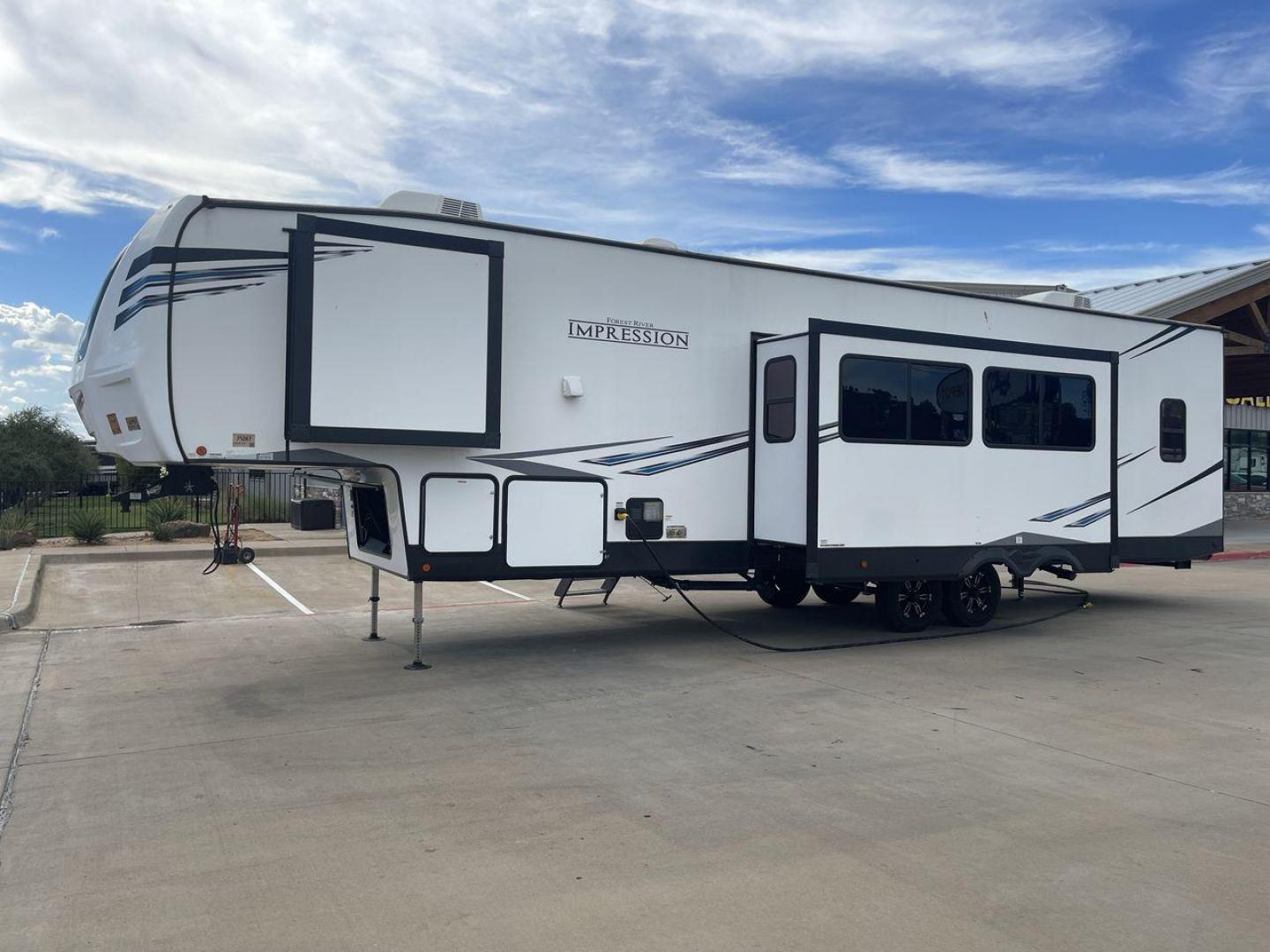 2022 FOREST RIVER IMPRESSION 330BH (5ZT3MPYB4ND) , Length: 41 ft. | Dry Weight: 10,433 lbs. | Gross Weight: 14,165 lbs. | Slides: 3 transmission, located at 4319 N Main St, Cleburne, TX, 76033, (817) 678-5133, 32.385960, -97.391212 - The 2022 Forest River Impression 330BH is a luxurious 41-foot fifth wheel. It is designed for ultimate comfort and convenience on the road. With a dry weight of 10,433 lbs and a gross weight of 14,165 lbs, it offers a spacious and functional layout perfect for long trips or family adventures. Its sl - Photo#24