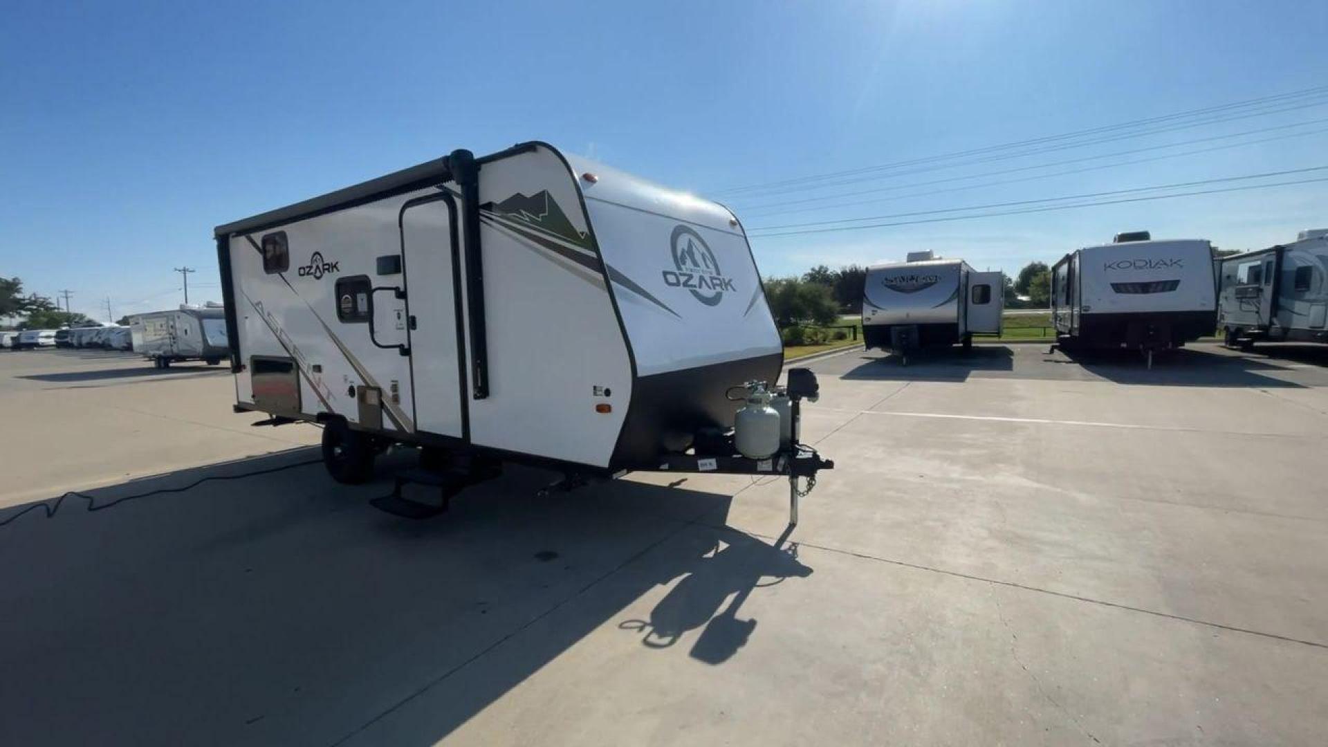 2022 FOREST RIVER OZARK 1680BHSKX (5ZT2ZKFCXNG) , Length: 23.08 ft. | Dry Weight: 4,049 lbs. | Gross Weight: 4,905 lbs. | Slides: 1 transmission, located at 4319 N Main St, Cleburne, TX, 76033, (817) 678-5133, 32.385960, -97.391212 - Photo#3