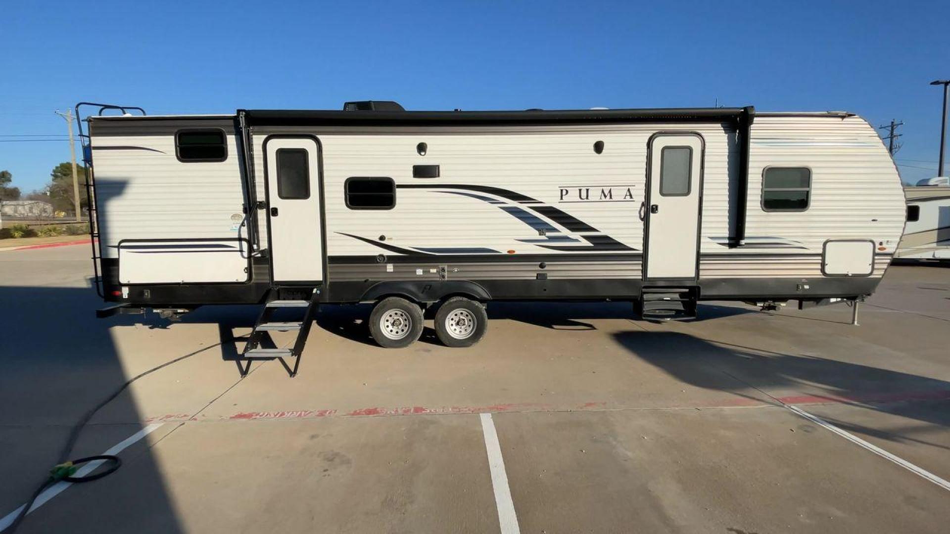 2022 FOREST RIVER PUMA 28BHSS (5ZT2PUTB0N4) , Length: 36.83 ft. | Dry Weight: 7,513 lbs. | Gross Weight: 9,063 lbs. | Slides: 1 transmission, located at 4319 N Main St, Cleburne, TX, 76033, (817) 678-5133, 32.385960, -97.391212 - Photo#2