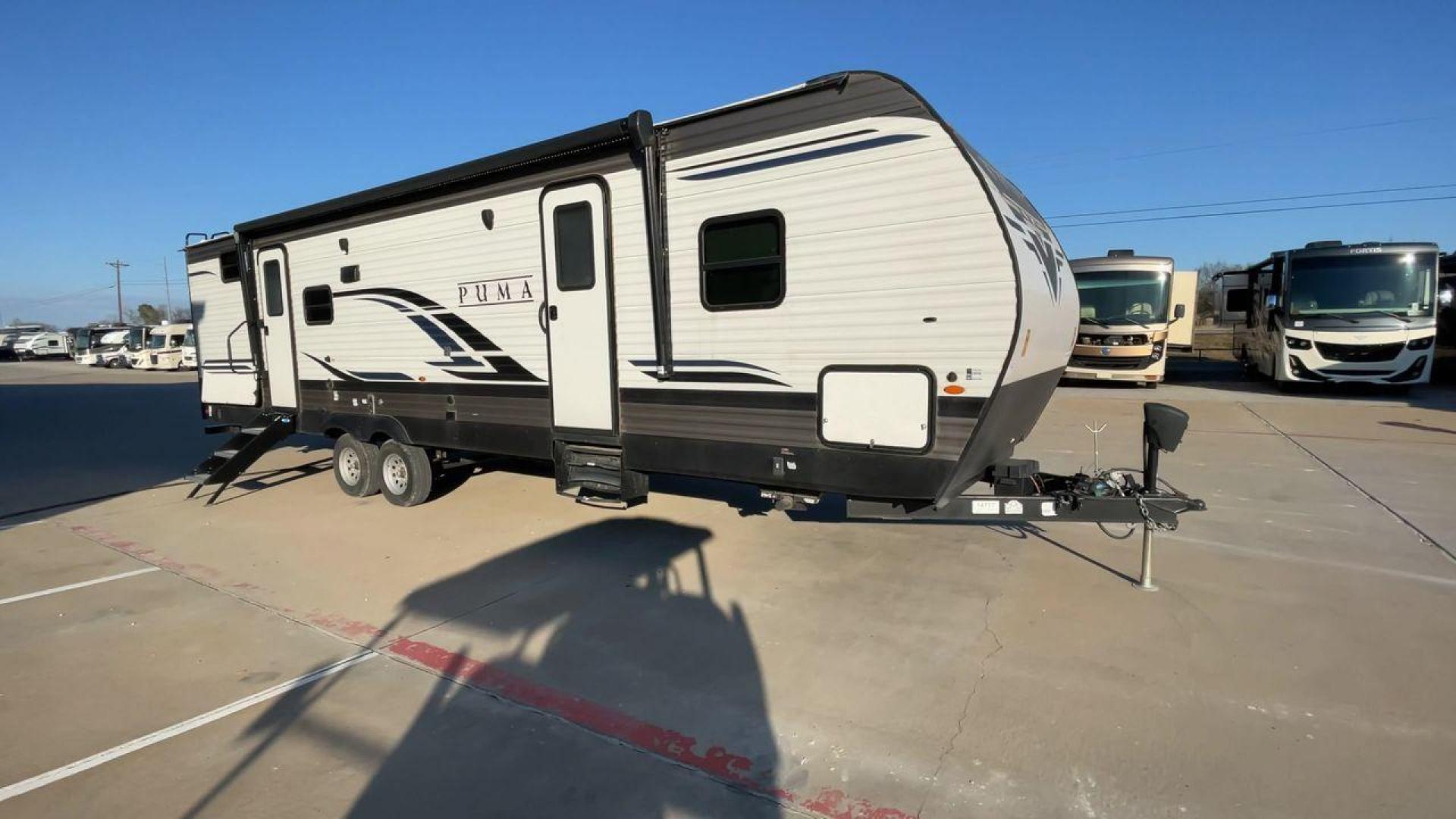 2022 FOREST RIVER PUMA 28BHSS (5ZT2PUTB0N4) , Length: 36.83 ft. | Dry Weight: 7,513 lbs. | Gross Weight: 9,063 lbs. | Slides: 1 transmission, located at 4319 N Main St, Cleburne, TX, 76033, (817) 678-5133, 32.385960, -97.391212 - Photo#3