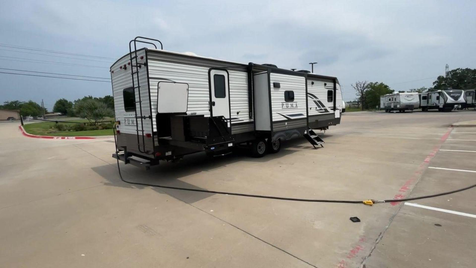 2022 FOREST RIVER PUMA 32BH2B (4X4TPUH22NP) , located at 4319 N Main St, Cleburne, TX, 76033, (817) 678-5133, 32.385960, -97.391212 - Photo#1