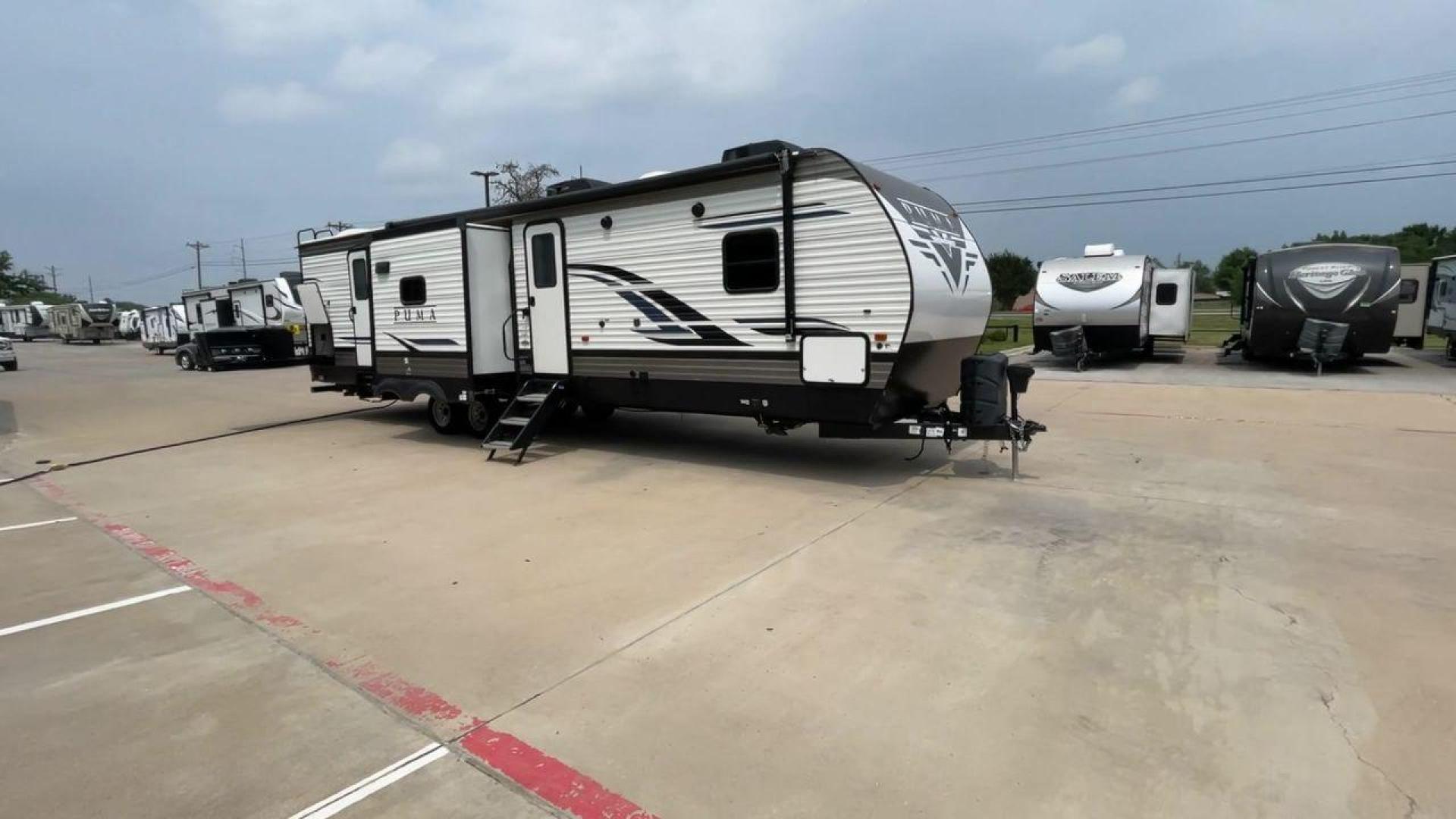 2022 FOREST RIVER PUMA 32BH2B (4X4TPUH22NP) , located at 4319 N Main St, Cleburne, TX, 76033, (817) 678-5133, 32.385960, -97.391212 - Photo#3