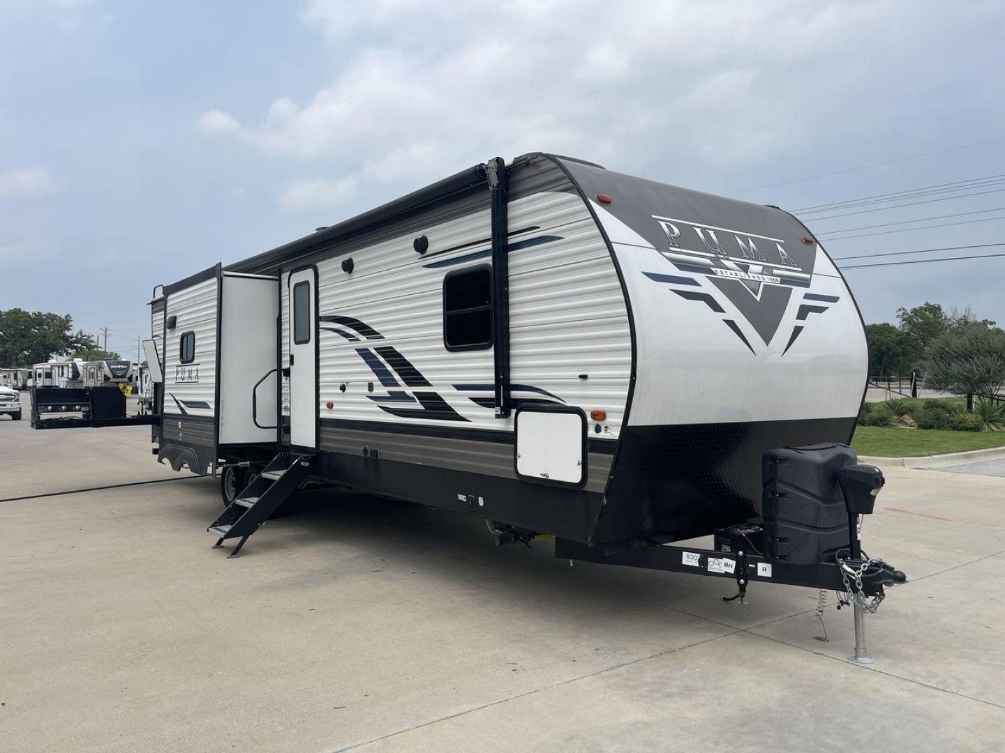 2022 FOREST RIVER PUMA 32BH2B (4X4TPUH22NP) , located at 4319 N Main St, Cleburne, TX, 76033, (817) 678-5133, 32.385960, -97.391212 - Photo#23