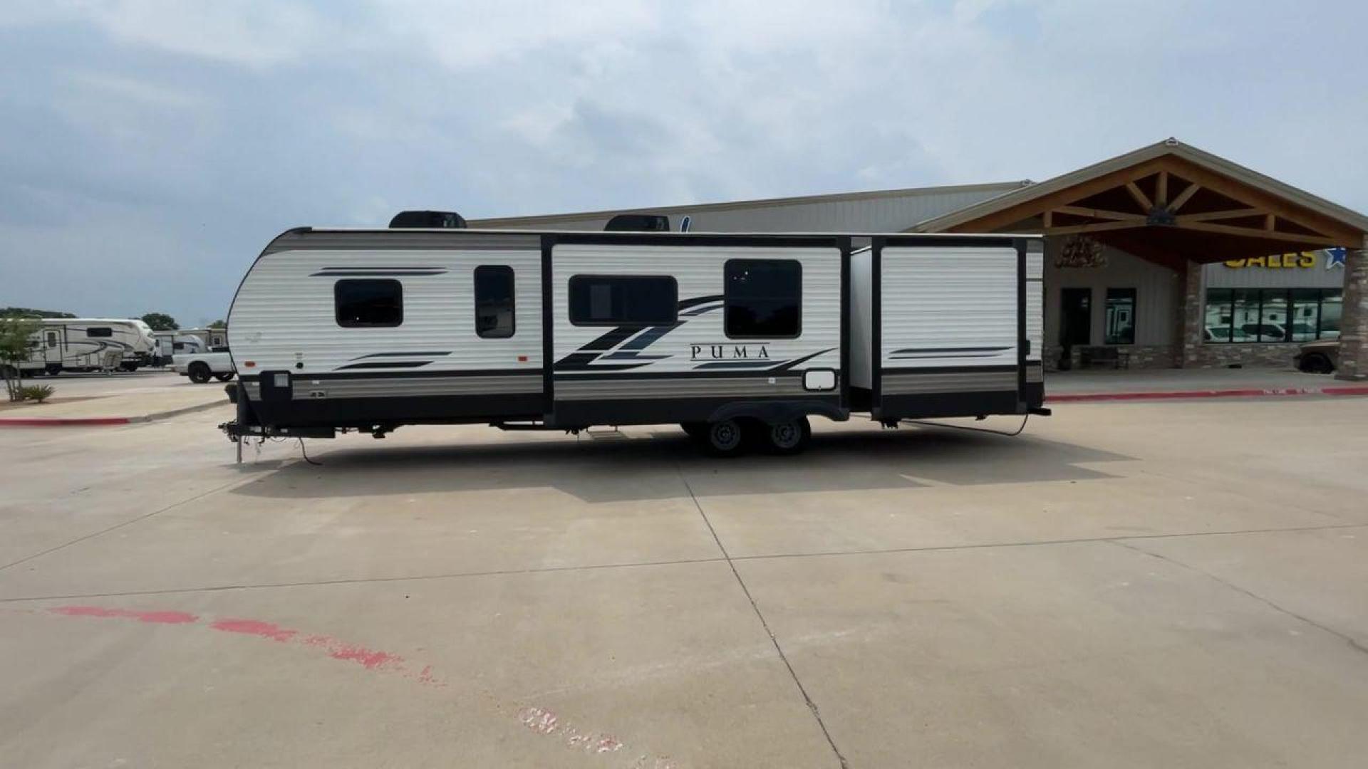 2022 FOREST RIVER PUMA 32BH2B (4X4TPUH22NP) , located at 4319 N Main St, Cleburne, TX, 76033, (817) 678-5133, 32.385960, -97.391212 - Photo#6