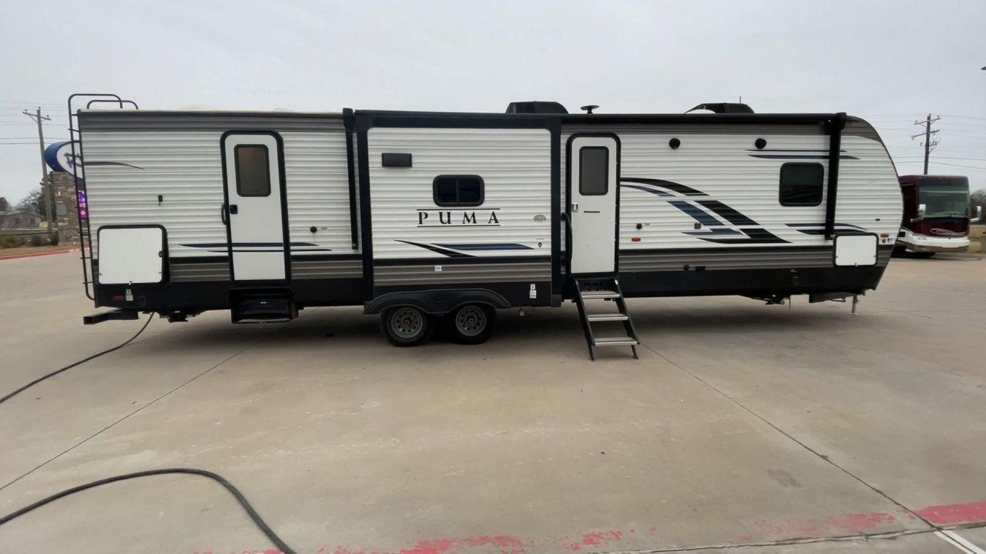 2022 FOREST RIVER PUMA 32BH2B (4X4TPUH25NP) , Length: 38.5 ft. | Dry Weight: 9,023 lbs. | Gross Weight: 11,230 lbs. | Slides: 3 transmission, located at 4319 N Main St, Cleburne, TX, 76033, (817) 678-5133, 32.385960, -97.391212 - Photo#2