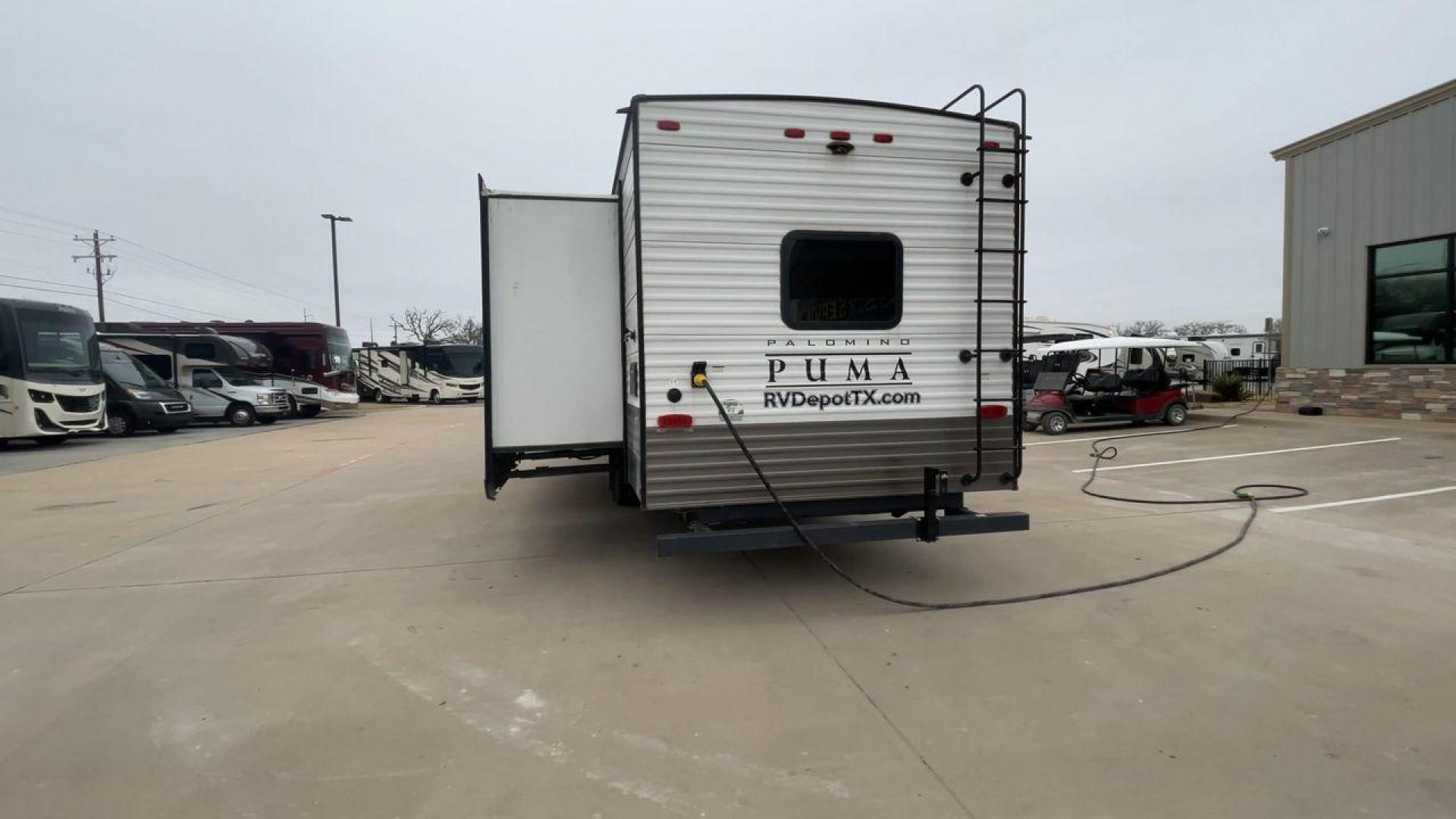 2022 FOREST RIVER PUMA 32BH2B (4X4TPUH25NP) , Length: 38.5 ft. | Dry Weight: 9,023 lbs. | Gross Weight: 11,230 lbs. | Slides: 3 transmission, located at 4319 N Main St, Cleburne, TX, 76033, (817) 678-5133, 32.385960, -97.391212 - Photo#8