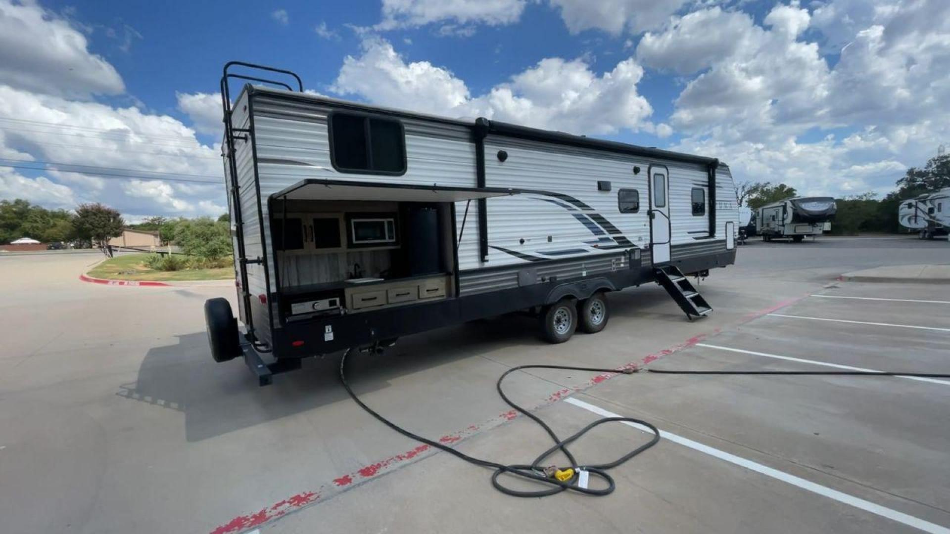 2022 FOREST RIVER PUMA 32RBFQ (4X4TPUH28NP) , Length: 36.92 ft. | Dry Weight: 8,998 lbs. | Gross Weight: 10,500 lbs. | Slides: 3 transmission, located at 4319 N Main St, Cleburne, TX, 76033, (817) 678-5133, 32.385960, -97.391212 - Photo#1