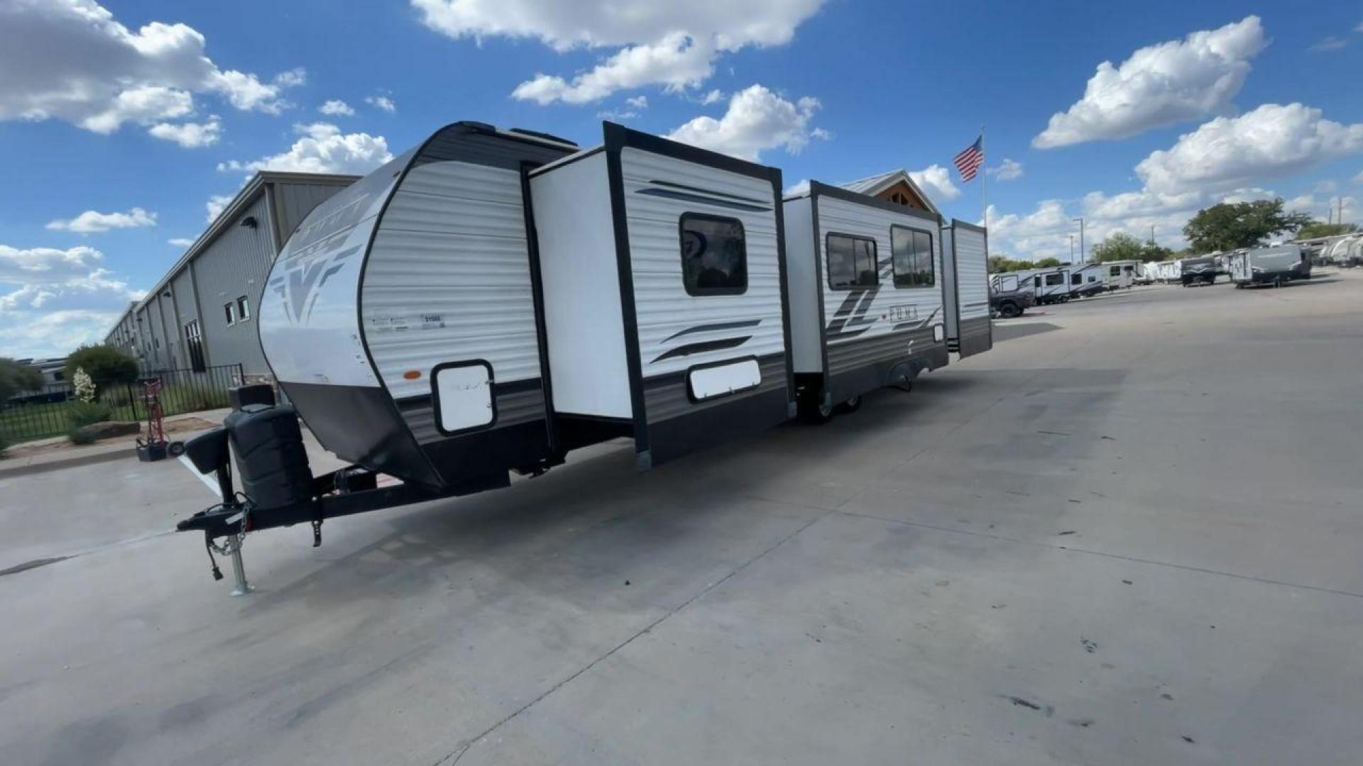 2022 FOREST RIVER PUMA 32RBFQ (4X4TPUH28NP) , Length: 36.92 ft. | Dry Weight: 8,998 lbs. | Gross Weight: 10,500 lbs. | Slides: 3 transmission, located at 4319 N Main St, Cleburne, TX, 76033, (817) 678-5133, 32.385960, -97.391212 - Photo#5