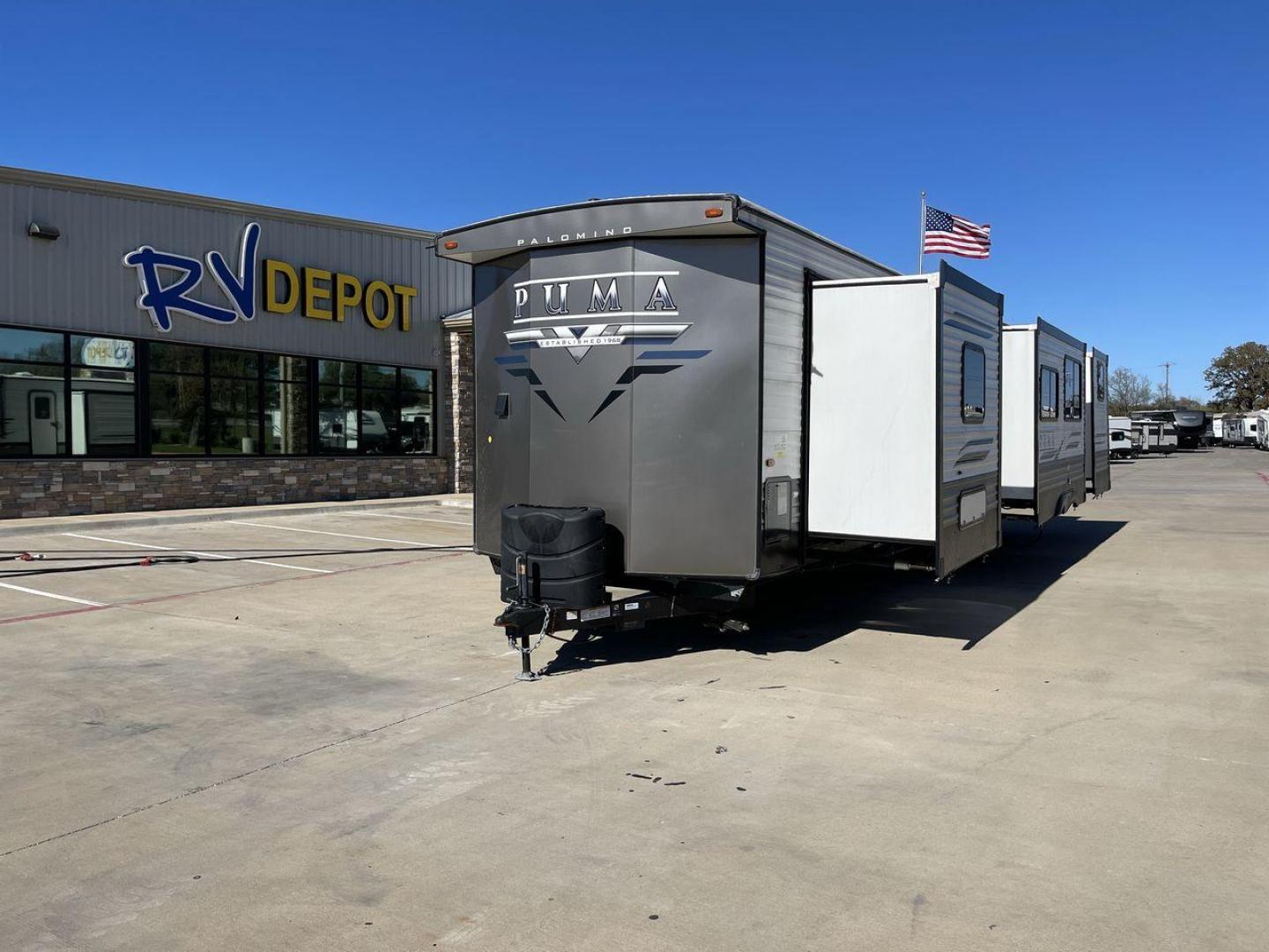 2022 TAN FOREST RIVER PUMA 39PQB (4X4TPUR27NP) , Length: 42.25 ft | Dry Weight: 10,709 lbs | GVWR: 13,413 lbs | Slides: 4 transmission, located at 4319 N Main St, Cleburne, TX, 76033, (817) 678-5133, 32.385960, -97.391212 - Photo#0