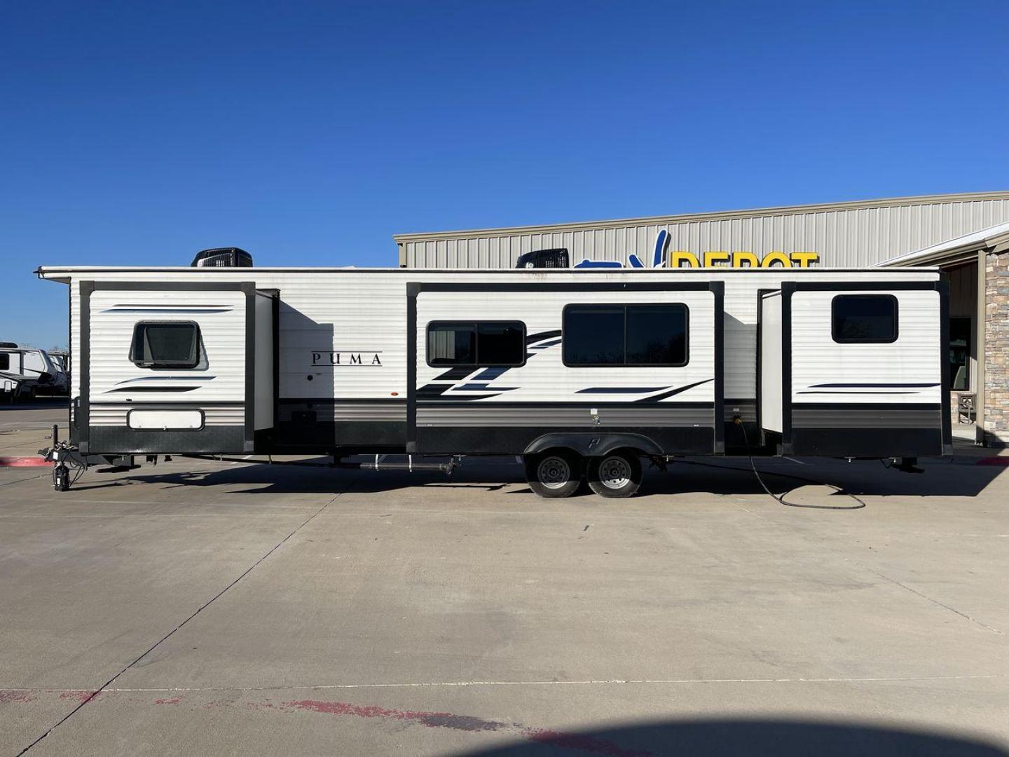 2022 FOREST RIVER PUMA 39PQB (4X4TPUR26NP) , Length: 42.25 ft. | Dry Weight: 10,709 lbs. | Gross Weight: 13,413 lbs. | Slides: 4 transmission, located at 4319 N Main St, Cleburne, TX, 76033, (817) 678-5133, 32.385960, -97.391212 - Photo#24