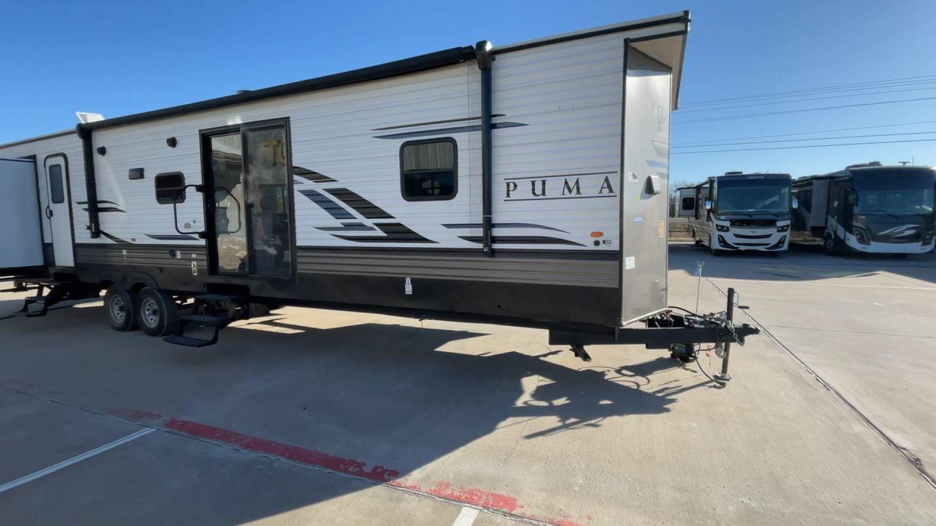 2022 FOREST RIVER PUMA 39PQB (4X4TPUR26NP) , Length: 42.25 ft. | Dry Weight: 10,709 lbs. | Gross Weight: 13,413 lbs. | Slides: 4 transmission, located at 4319 N Main St, Cleburne, TX, 76033, (817) 678-5133, 32.385960, -97.391212 - Photo#3