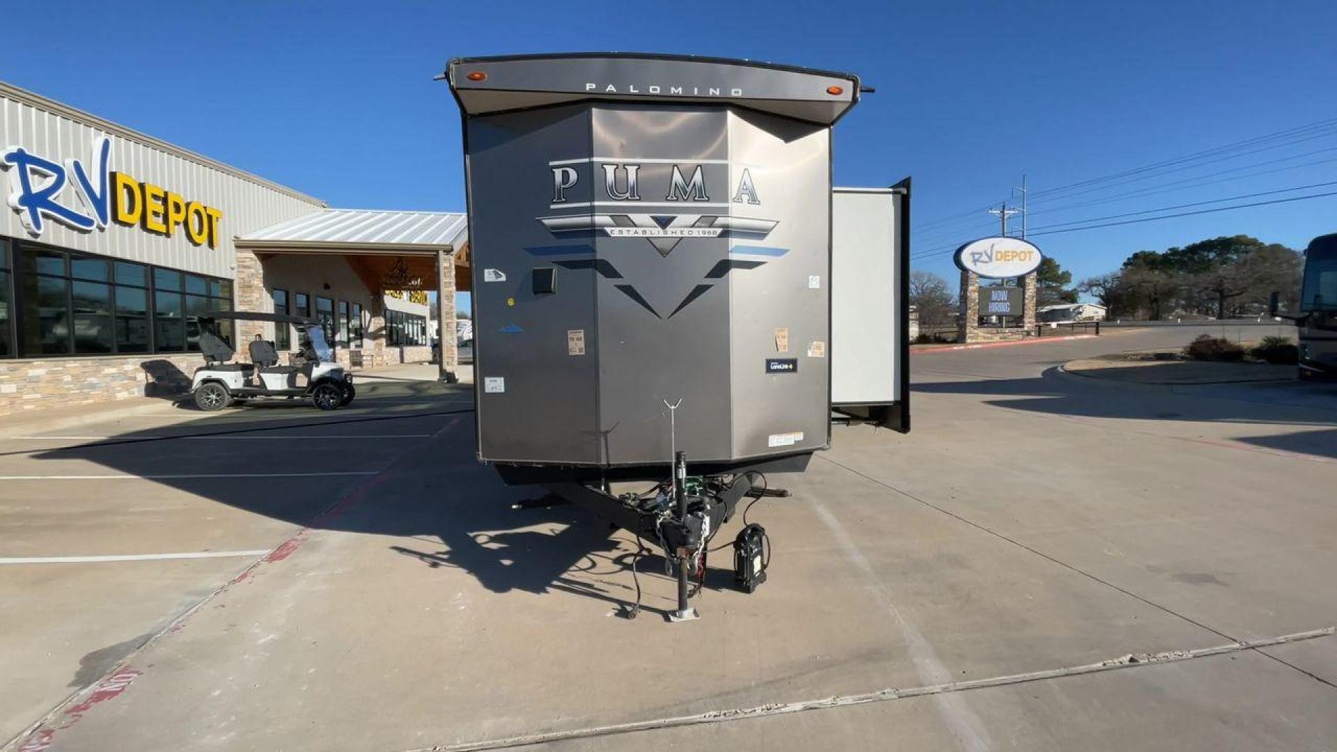 2022 FOREST RIVER PUMA 39PQB (4X4TPUR26NP) , Length: 42.25 ft. | Dry Weight: 10,709 lbs. | Gross Weight: 13,413 lbs. | Slides: 4 transmission, located at 4319 N Main St, Cleburne, TX, 76033, (817) 678-5133, 32.385960, -97.391212 - Photo#4