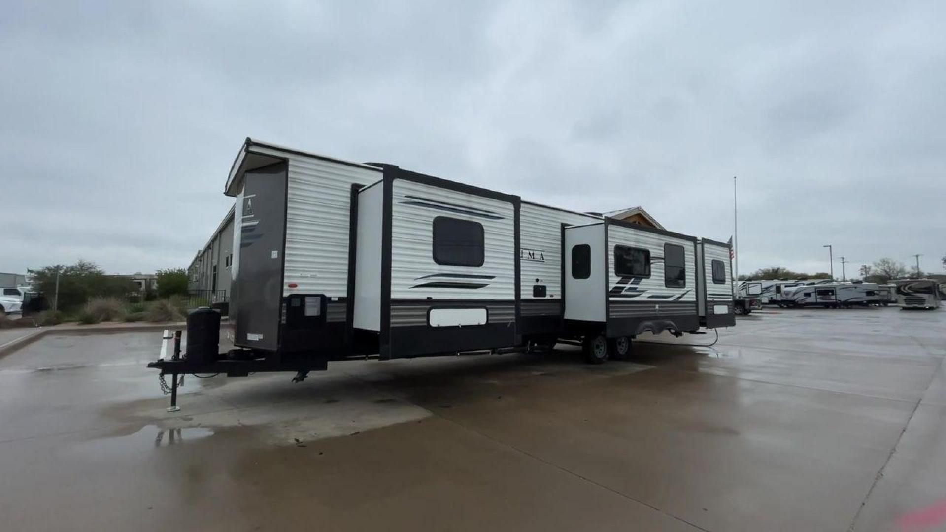 2022 FOREST RIVER PUMA TOWABLES (4X4TPUR22PP) , Length: 42.33 ft. | Dry Weight: 10,162 lbs. | Gross Weight: 12,000 lbs.| Slides: 3 transmission, located at 4319 N Main St, Cleburne, TX, 76033, (817) 678-5133, 32.385960, -97.391212 - If you're in the market for a top-of-the-line travel trailer bunk house, look no further than this 2022 PUMA 39DBT available at RV Depot in Cleburne, TX. With its exceptional features and unbeatable price of $60,995, this vehicle is a steal for any outdoor enthusiast. The 2022 PUMA 39DBT is desig - Photo#5