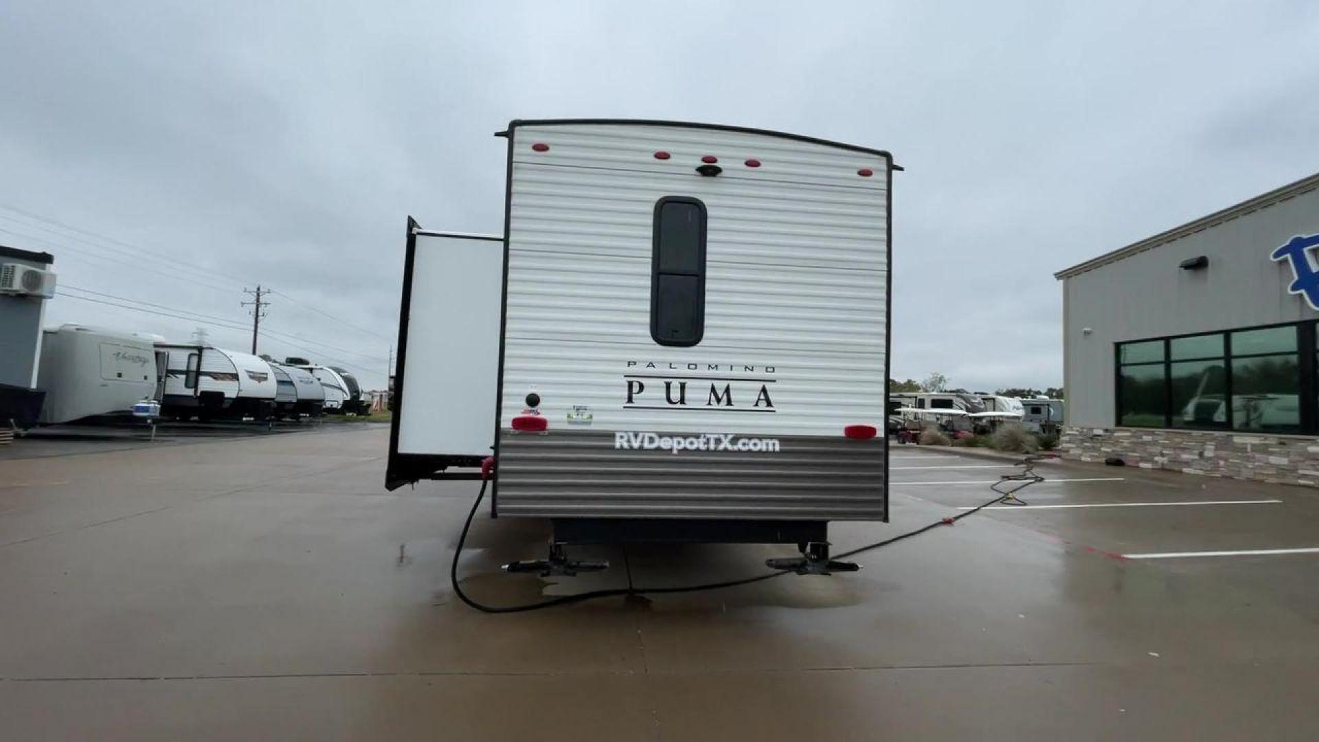 2022 FOREST RIVER PUMA TOWABLES (4X4TPUR22PP) , Length: 42.33 ft. | Dry Weight: 10,162 lbs. | Gross Weight: 12,000 lbs.| Slides: 3 transmission, located at 4319 N Main St, Cleburne, TX, 76033, (817) 678-5133, 32.385960, -97.391212 - If you're in the market for a top-of-the-line travel trailer bunk house, look no further than this 2022 PUMA 39DBT available at RV Depot in Cleburne, TX. With its exceptional features and unbeatable price of $60,995, this vehicle is a steal for any outdoor enthusiast. The 2022 PUMA 39DBT is desig - Photo#8