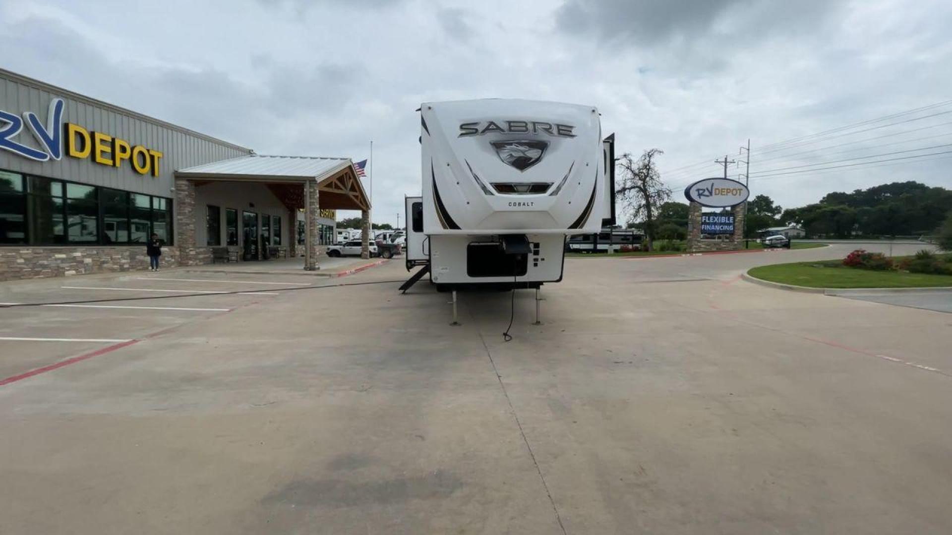 2022 FOREST RIVER SABRE 36BHQ (5ZT3SR1B2N6) , located at 4319 N Main St, Cleburne, TX, 76033, (817) 678-5133, 32.385960, -97.391212 - Photo#4