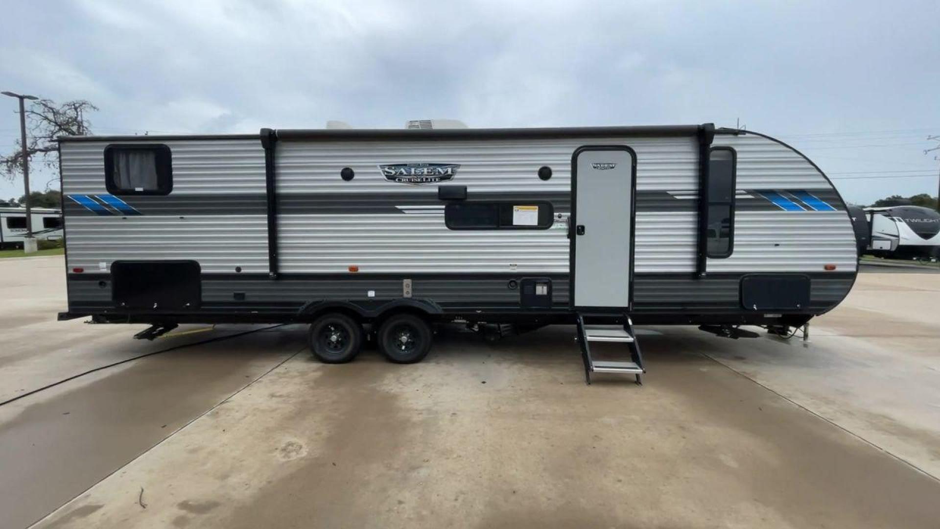 2022 FOREST RIVER SALEM 273QBXL (4X4TSMC28N7) , Length: 33.42 ft. | Dry Weight: 6,028 lbs. | Slides: 1 transmission, located at 4319 N Main St, Cleburne, TX, 76033, (817) 678-5133, 32.385960, -97.391212 - With a length of 33.42 feet and a dry weight of 6,028 lbs, the 2022 Forest River Salem 273QBXL is both spacious and easy to tow for many vehicles. . Its sleek, modern exterior features aluminum paneling in a stylish gray with blue and black accents, complemented by the Salem Cruise Lite logo on the - Photo#2