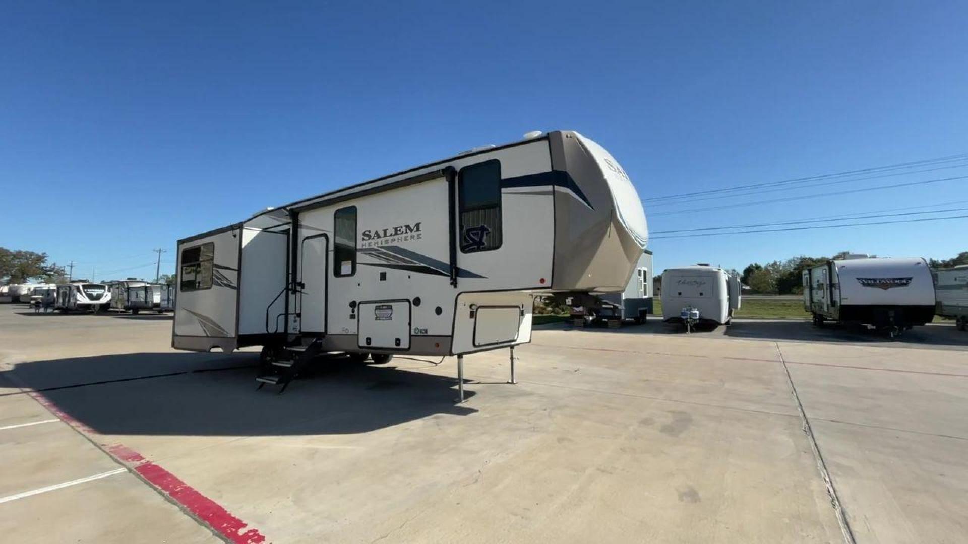 2022 FOREST RIVER SALEM HEMISPHERE 286 (4X4FSBE29NV) , Length: 33.92 ft. | Dry Weight: 9,229 lbs. | Slides: 3 transmission, located at 4319 N Main St, Cleburne, TX, 76033, (817) 678-5133, 32.385960, -97.391212 - The 2022 Forest River Salem Hemisphere 286RL is a travel trailer that combines luxury, innovation, and comfort for an unparalleled camping experience. This travel trailer is designed for those who seek a blend of sophistication and functionality in their RVing lifestyle. The living area features plu - Photo#3