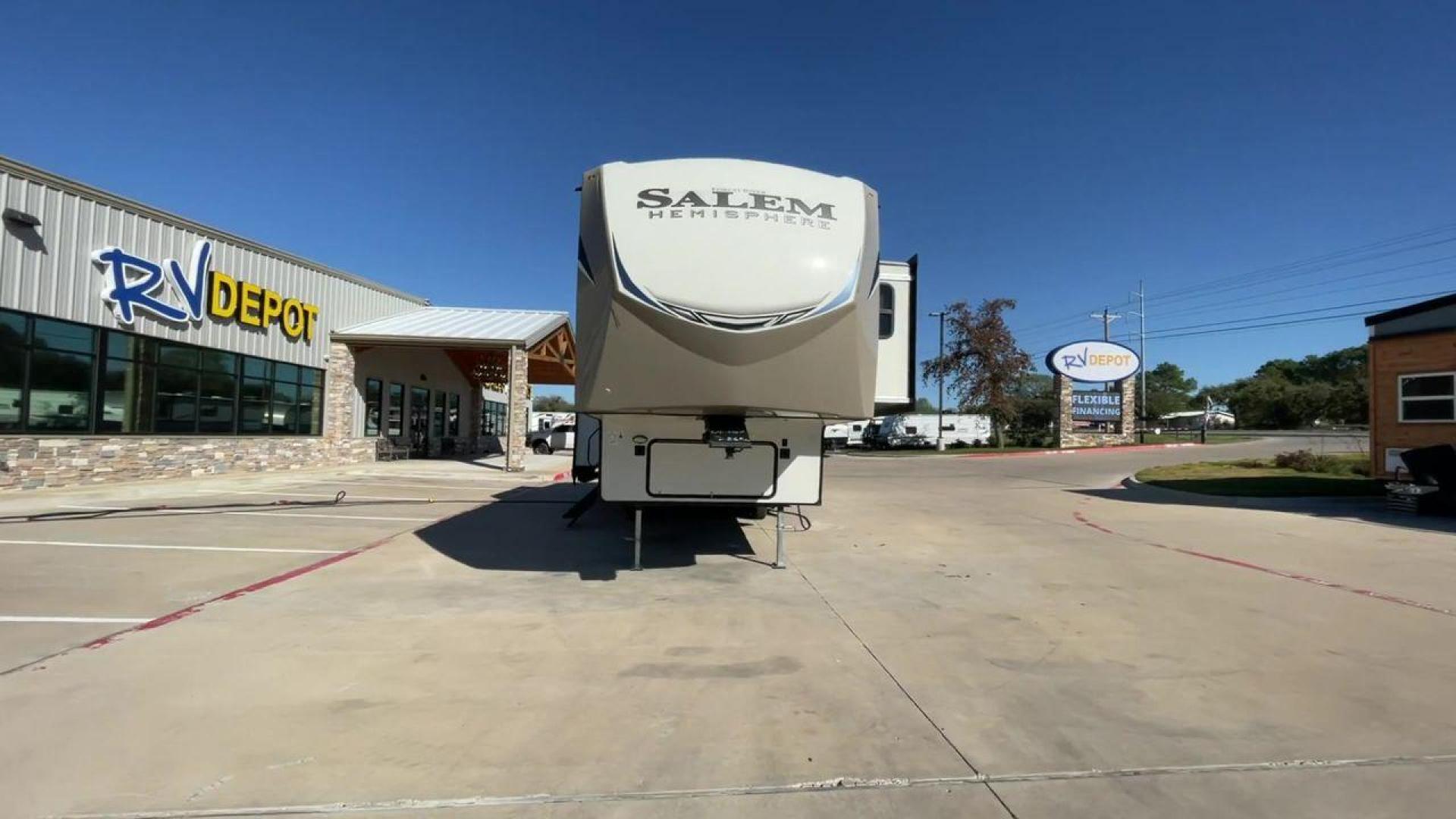 2022 FOREST RIVER SALEM HEMISPHERE 286 (4X4FSBE29NV) , Length: 33.92 ft. | Dry Weight: 9,229 lbs. | Slides: 3 transmission, located at 4319 N Main St, Cleburne, TX, 76033, (817) 678-5133, 32.385960, -97.391212 - The 2022 Forest River Salem Hemisphere 286RL is a travel trailer that combines luxury, innovation, and comfort for an unparalleled camping experience. This travel trailer is designed for those who seek a blend of sophistication and functionality in their RVing lifestyle. The living area features plu - Photo#4