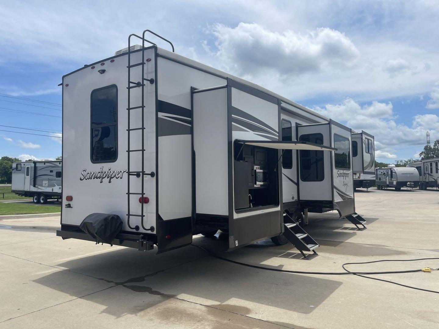 2022 FOREST RIVER SANDPIPER 379FLOK (4X4FSAP21NJ) , Length: 42.75 ft. | Dry Weight: 13,069 lbs. | Gross Weight: 16,069 lbs. | Slides: 6 transmission, located at 4319 N Main St, Cleburne, TX, 76033, (817) 678-5133, 32.385960, -97.391212 - The 2022 Forest River Sandpiper 379FLOK is a luxury fifth wheel designed to provide top-tier comfort and spacious living for extended stays or full-time RVers. At a length of 42.75 feet, this model offers a grand interior space that includes six slide-outs, ensuring an expansive layout that feels li - Photo#24