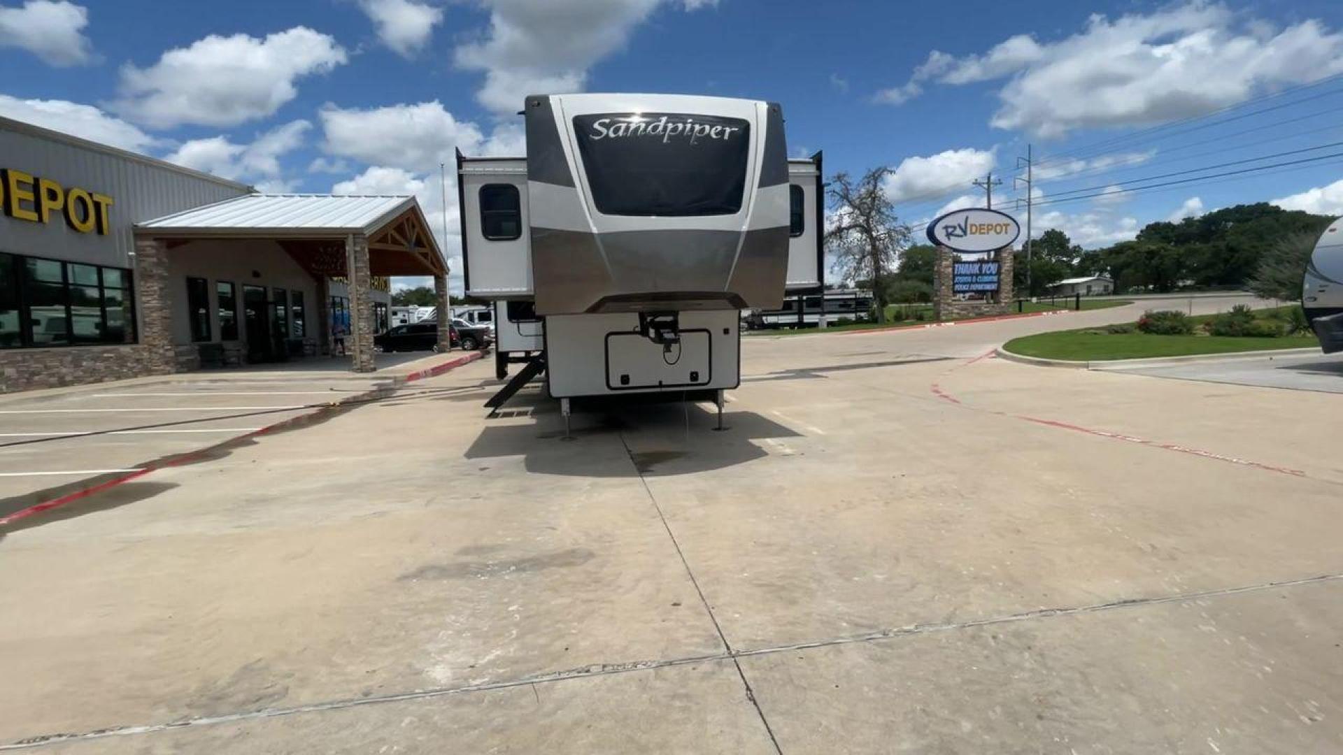 2022 FOREST RIVER SANDPIPER 379FLOK (4X4FSAP21NJ) , Length: 42.75 ft. | Dry Weight: 13,069 lbs. | Gross Weight: 16,069 lbs. | Slides: 6 transmission, located at 4319 N Main St, Cleburne, TX, 76033, (817) 678-5133, 32.385960, -97.391212 - The 2022 Forest River Sandpiper 379FLOK is a luxury fifth wheel designed to provide top-tier comfort and spacious living for extended stays or full-time RVers. At a length of 42.75 feet, this model offers a grand interior space that includes six slide-outs, ensuring an expansive layout that feels li - Photo#4