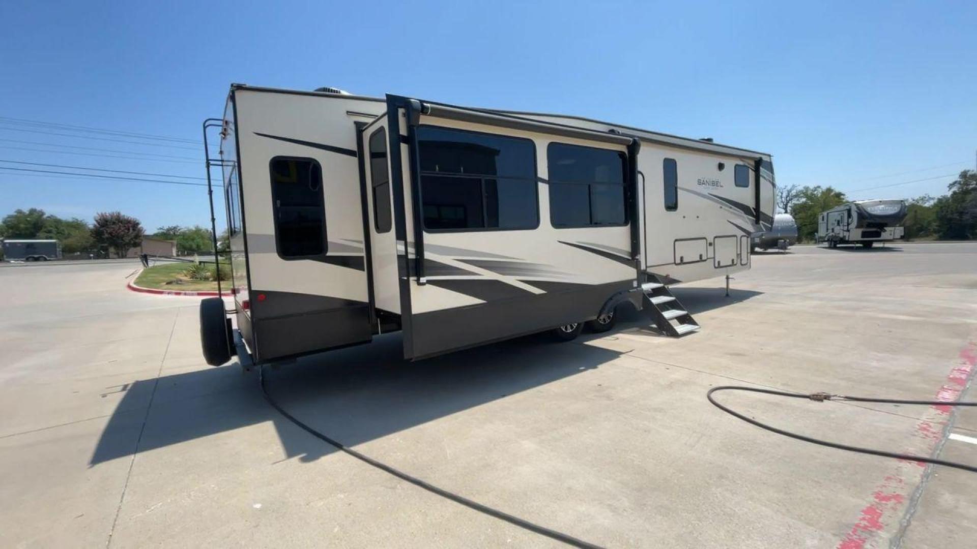 2022 FOREST RIVER SANIBEL 3902 (5ZT3SN4B3NG) , Length: 43.67 ft. | Dry Weight: 14,114 lbs. | Slides: 4 transmission, located at 4319 N Main St, Cleburne, TX, 76033, (817) 678-5133, 32.385960, -97.391212 - Photo#1