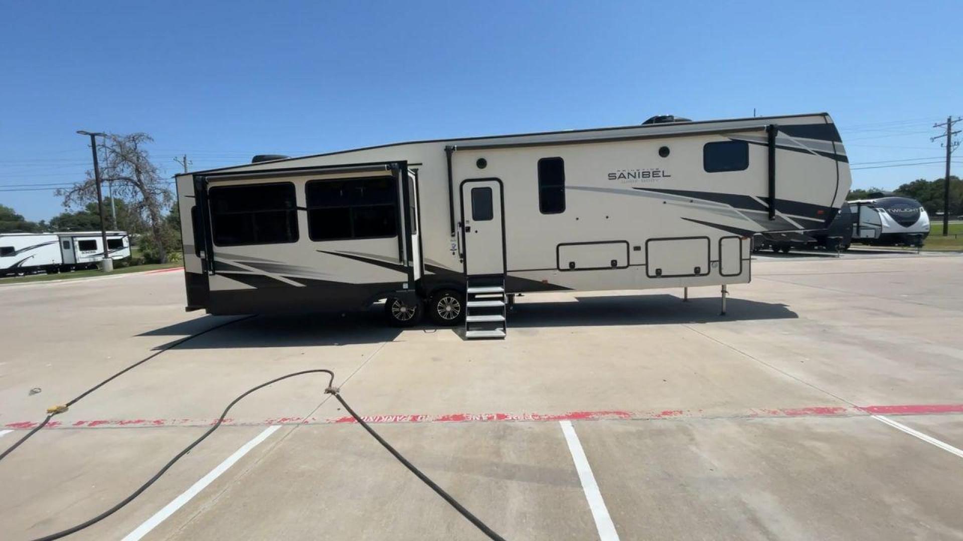 2022 FOREST RIVER SANIBEL 3902 (5ZT3SN4B3NG) , Length: 43.67 ft. | Dry Weight: 14,114 lbs. | Slides: 4 transmission, located at 4319 N Main St, Cleburne, TX, 76033, (817) 678-5133, 32.385960, -97.391212 - Photo#2