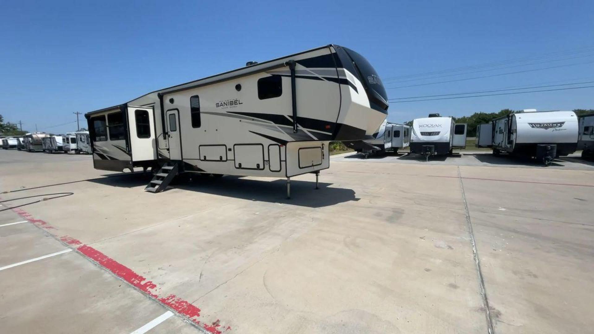 2022 FOREST RIVER SANIBEL 3902 (5ZT3SN4B3NG) , Length: 43.67 ft. | Dry Weight: 14,114 lbs. | Slides: 4 transmission, located at 4319 N Main St, Cleburne, TX, 76033, (817) 678-5133, 32.385960, -97.391212 - Photo#3