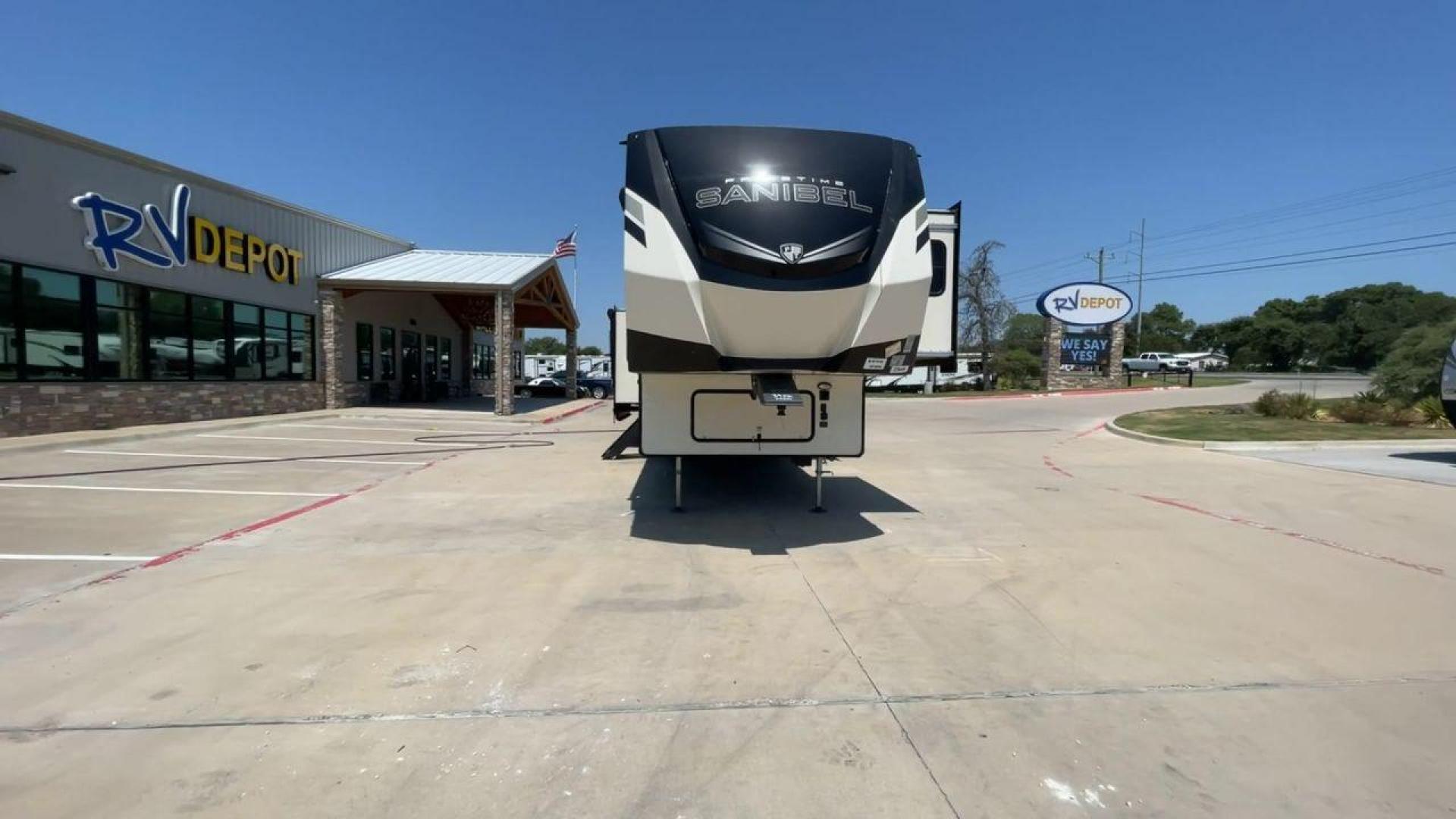 2022 FOREST RIVER SANIBEL 3902 (5ZT3SN4B3NG) , Length: 43.67 ft. | Dry Weight: 14,114 lbs. | Slides: 4 transmission, located at 4319 N Main St, Cleburne, TX, 76033, (817) 678-5133, 32.385960, -97.391212 - Photo#4