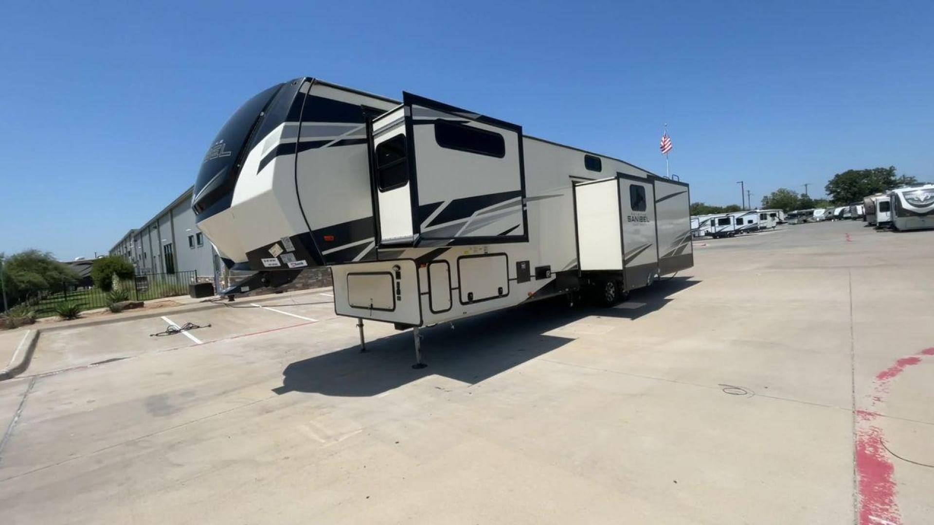 2022 FOREST RIVER SANIBEL 3902 (5ZT3SN4B3NG) , Length: 43.67 ft. | Dry Weight: 14,114 lbs. | Slides: 4 transmission, located at 4319 N Main St, Cleburne, TX, 76033, (817) 678-5133, 32.385960, -97.391212 - Photo#5