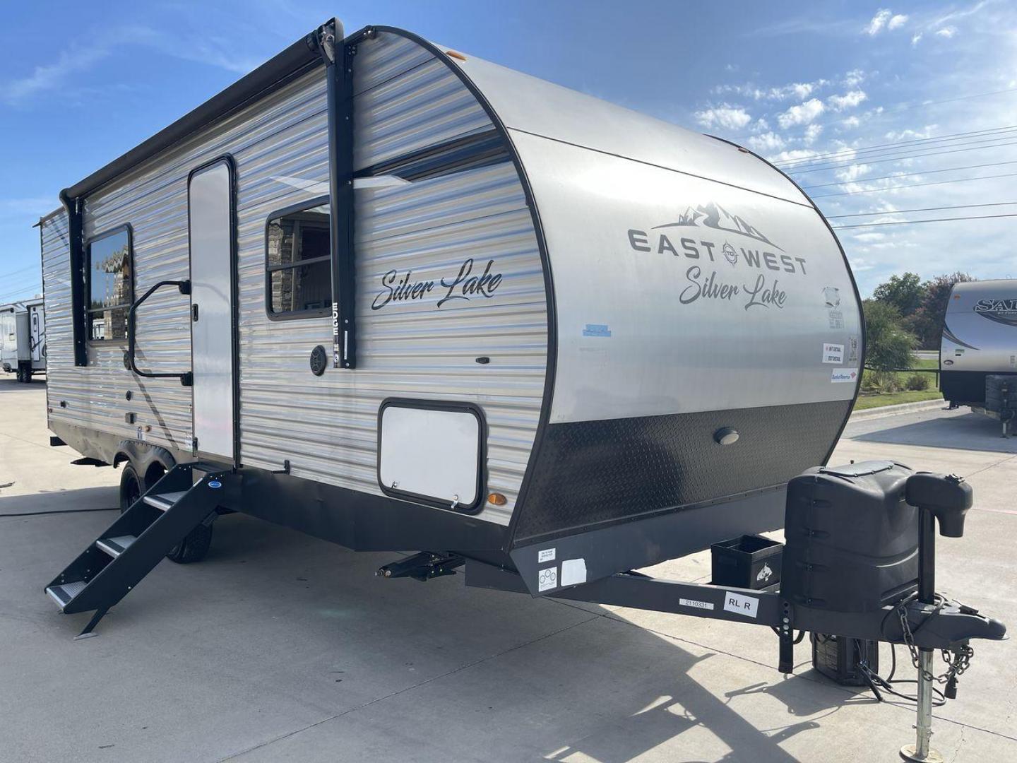 2022 FOREST RIVER SILVER LAKE 25KRB (5ZT2SKPB1N9) , Length: 28.08 ft. | Dry Weight: 4,976 lbs. transmission, located at 4319 N Main St, Cleburne, TX, 76033, (817) 678-5133, 32.385960, -97.391212 - Photo#23