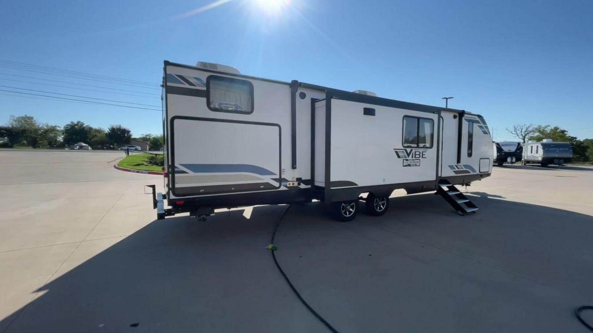 2022 FOREST RIVER VIBE 34BH (4X4TVBK21N4) , Length: 39.42 ft. | Dry Weight: 8,164 lbs. | Slides: 3 transmission, located at 4319 N Main St, Cleburne, TX, 76033, (817) 678-5133, 32.385960, -97.391212 - Photo#1