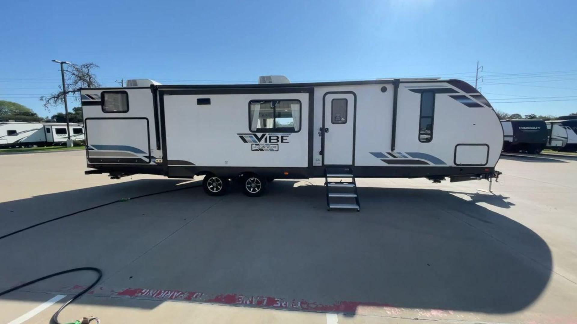 2022 FOREST RIVER VIBE 34BH (4X4TVBK21N4) , Length: 39.42 ft. | Dry Weight: 8,164 lbs. | Slides: 3 transmission, located at 4319 N Main St, Cleburne, TX, 76033, (817) 678-5133, 32.385960, -97.391212 - Photo#2