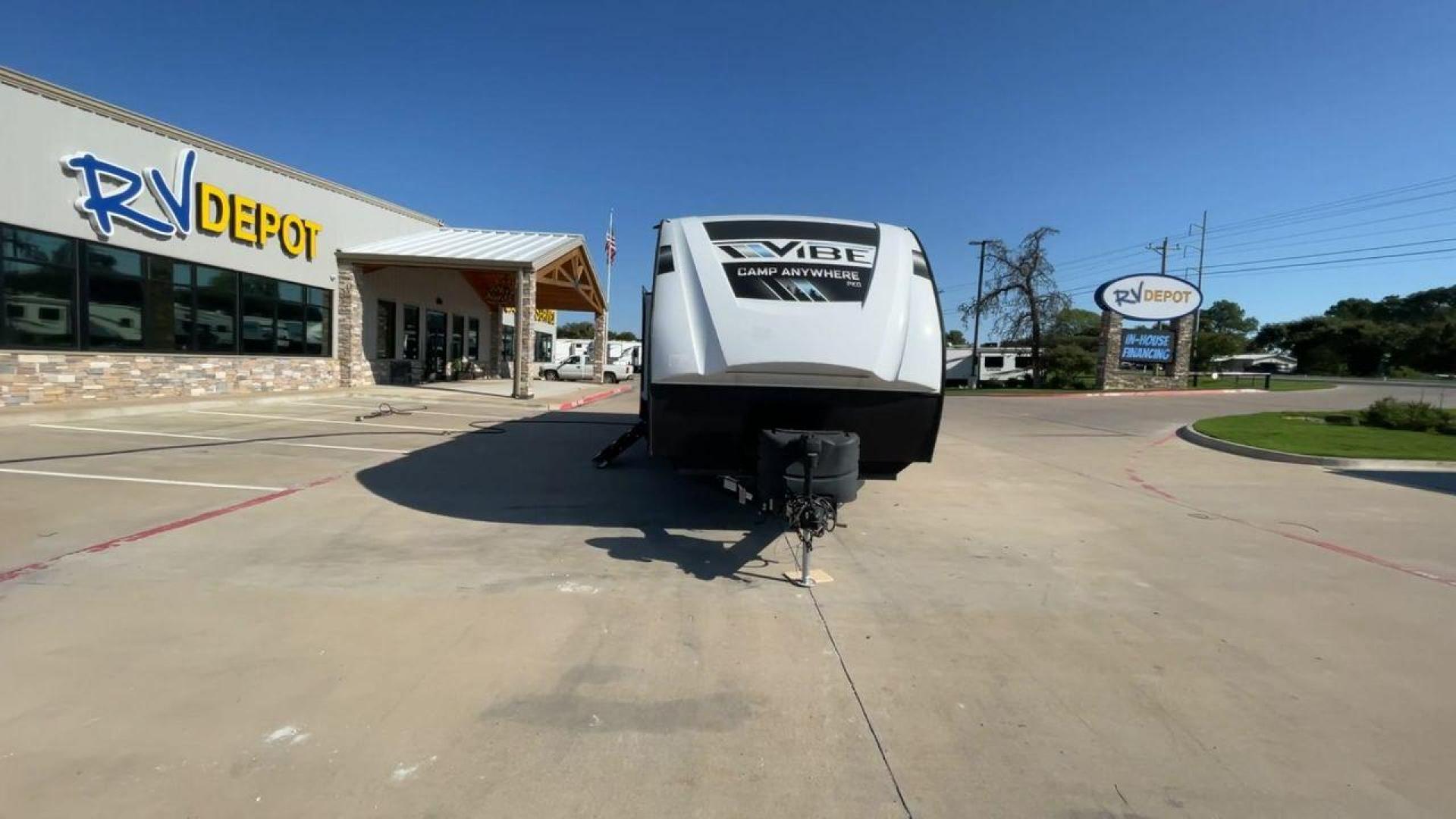 2022 FOREST RIVER VIBE 34BH (4X4TVBK21N4) , Length: 39.42 ft. | Dry Weight: 8,164 lbs. | Slides: 3 transmission, located at 4319 N Main St, Cleburne, TX, 76033, (817) 678-5133, 32.385960, -97.391212 - Photo#4