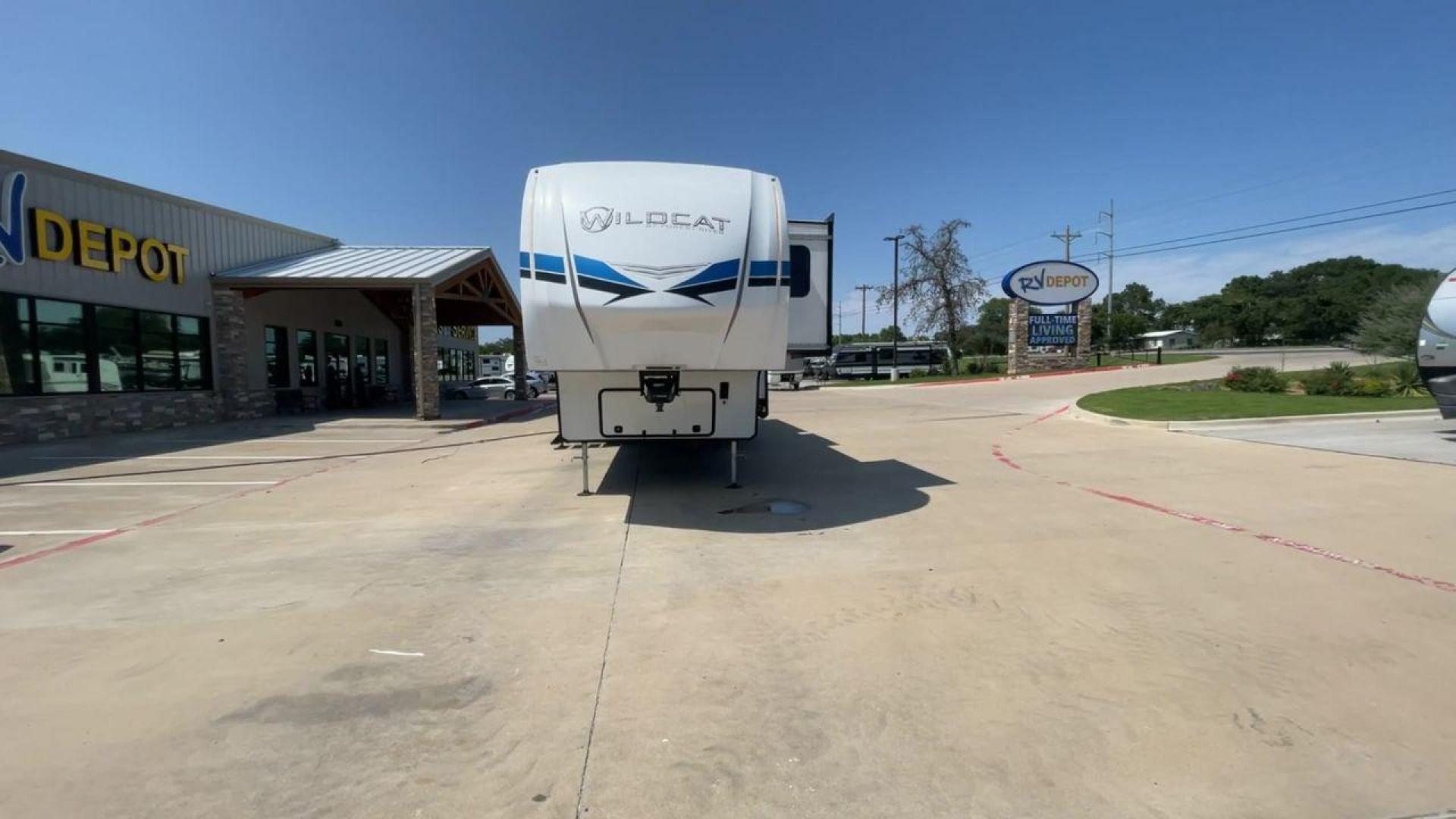 2022 FOREST RIVER WILDCAT 369MBL (4X4FWCN23NG) , Length: 42.58 ft. | Dry Weight: 11,509 lbs. | Slides: 4 transmission, located at 4319 N Main St, Cleburne, TX, 76033, (817) 678-5133, 32.385960, -97.391212 - The 2022 Forest River Wildcat 369BHS is a spacious and luxurious fifth wheel that is perfect for families or those who love to travel in style. At 42.58 feet in length, this model provides ample living space, highlighted by four slides that open up the interior even further. The modern kitchen is eq - Photo#4