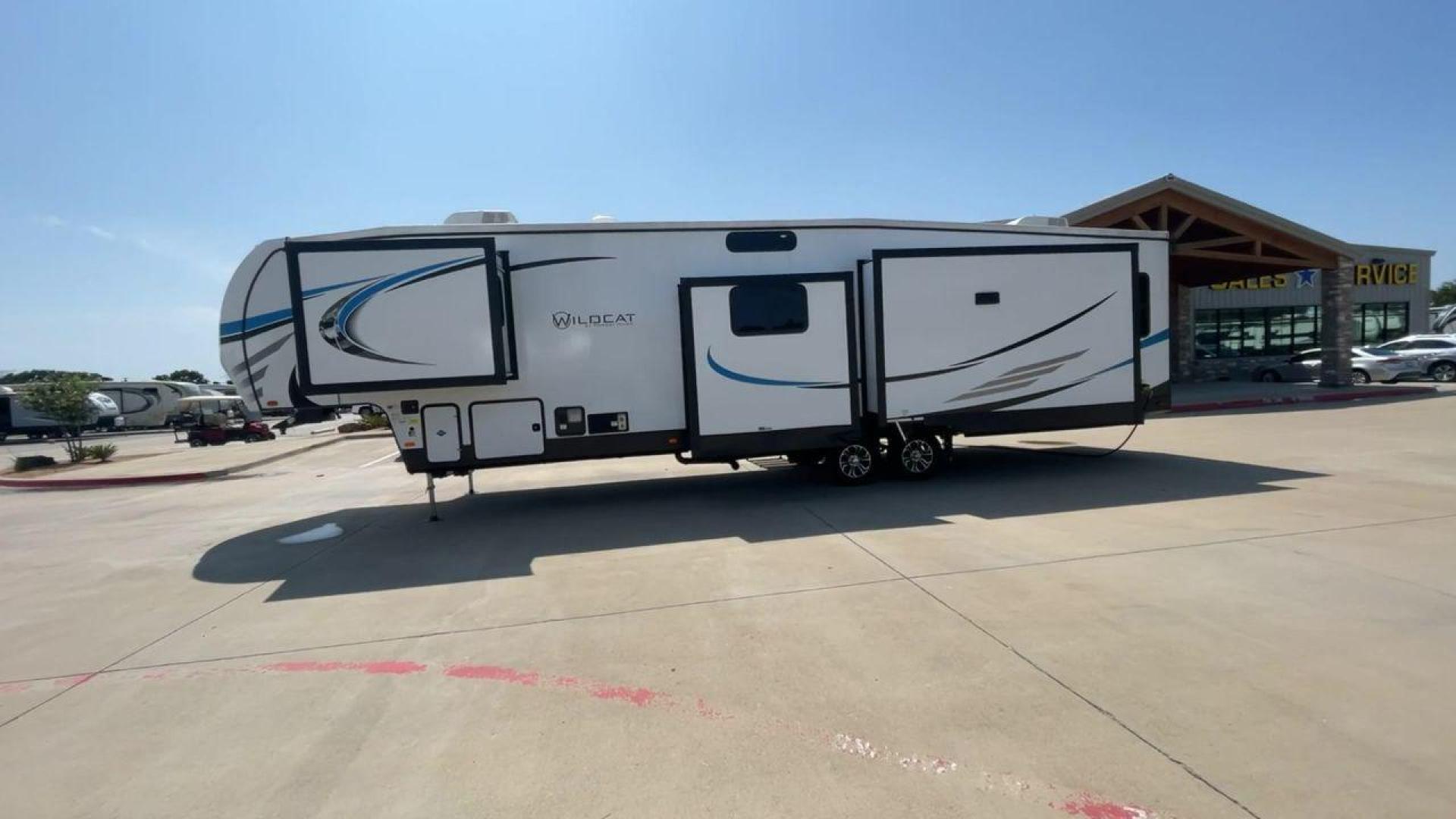 2022 FOREST RIVER WILDCAT 369MBL (4X4FWCN23NG) , Length: 42.58 ft. | Dry Weight: 11,509 lbs. | Slides: 4 transmission, located at 4319 N Main St, Cleburne, TX, 76033, (817) 678-5133, 32.385960, -97.391212 - Photo#6