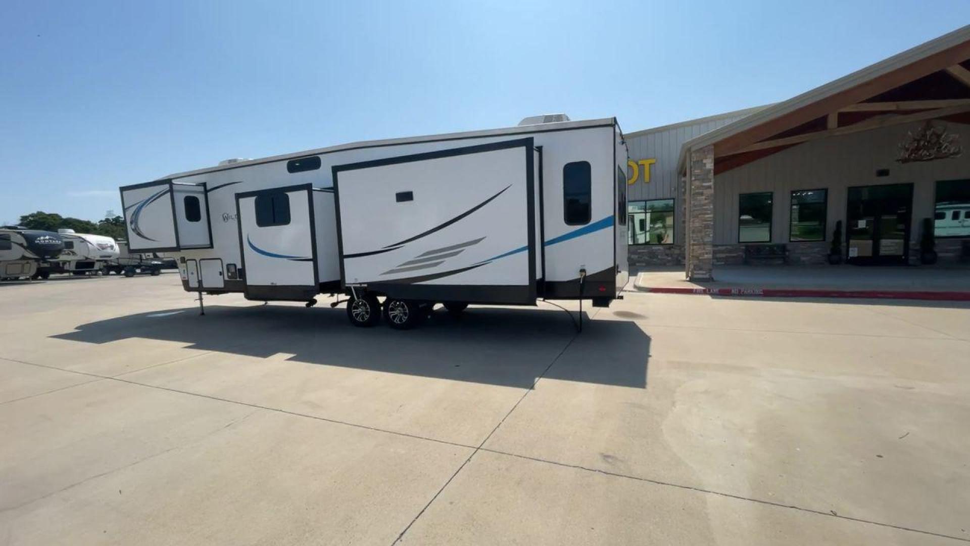 2022 FOREST RIVER WILDCAT 369MBL (4X4FWCN23NG) , Length: 42.58 ft. | Dry Weight: 11,509 lbs. | Slides: 4 transmission, located at 4319 N Main St, Cleburne, TX, 76033, (817) 678-5133, 32.385960, -97.391212 - Photo#7