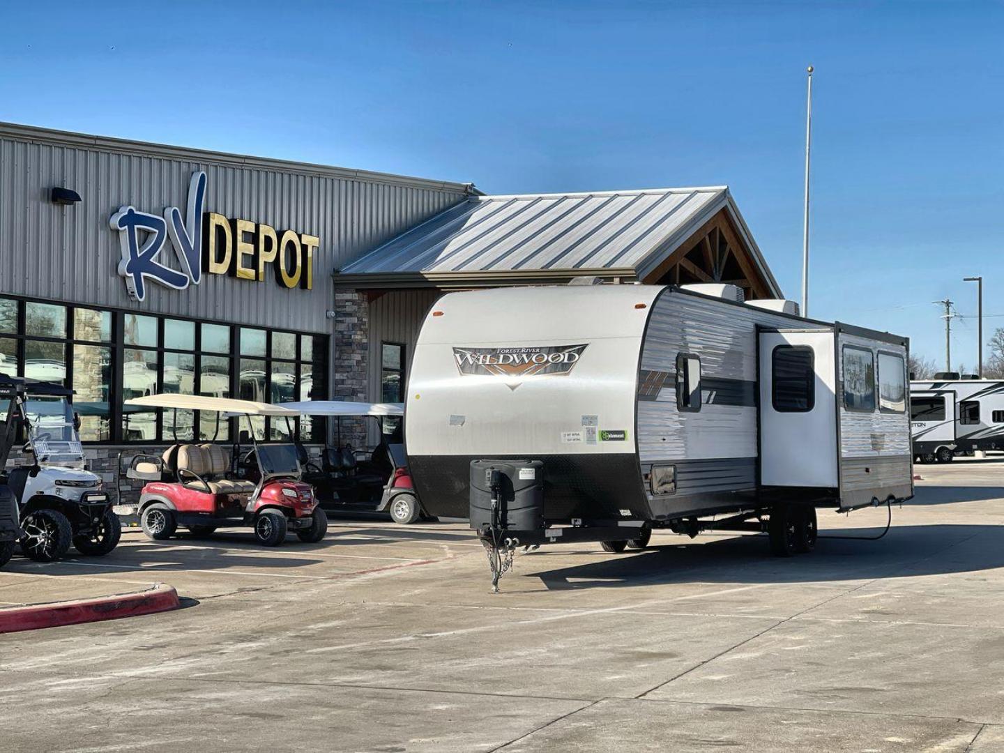 2022 FOREST RIVER WILDWOOD 29VBUD (4X4TWDE24NA) , Length: 36.17 ft. | Dry Weight: 7,728 lbs. | Slides: 1 transmission, located at 4319 N Main St, Cleburne, TX, 76033, (817) 678-5133, 32.385960, -97.391212 - Photo#0