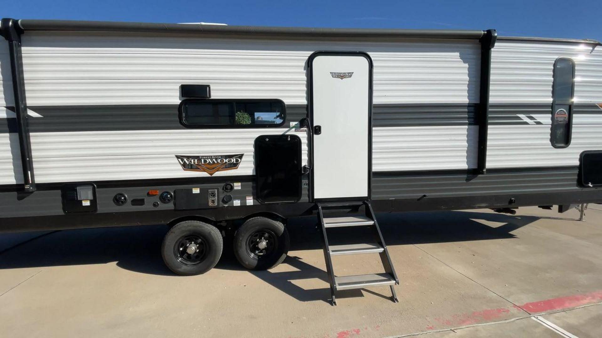 2022 FOREST RIVER WILDWOOD 29VBUD (4X4TWDE24NA) , Length: 36.17 ft. | Dry Weight: 7,728 lbs. | Slides: 1 transmission, located at 4319 N Main St, Cleburne, TX, 76033, (817) 678-5133, 32.385960, -97.391212 - Photo#2