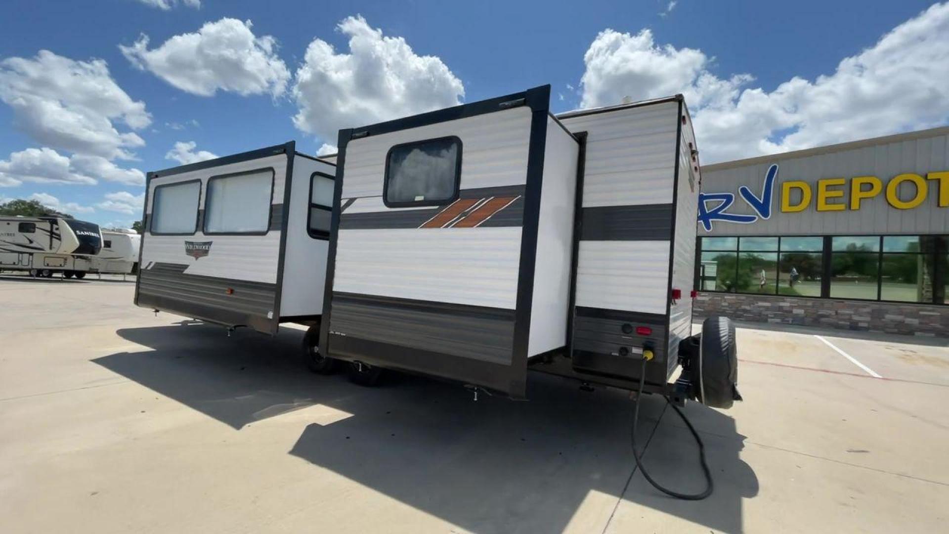 2022 FOREST RIVER WILDWOOD 31KQBTS (4X4TWDG2XN8) , Length: 36.58 ft | Dry Weight: 8,573 lbs. | Slides: 3 transmission, located at 4319 N Main St, Cleburne, TX, 76033, (817) 678-5133, 32.385960, -97.391212 - Looking for a spacious and comfortable travel trailer for your next adventure? Look no further than this 2022 Forest River Wildwood 31KQBTS, available for sale at RV Depot in Cleburne, TX. With its impressive features and unbeatable price of $42,995, this travel trailer is the perfect choice for fam - Photo#7