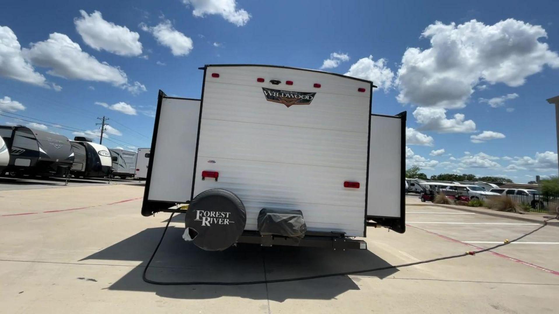 2022 FOREST RIVER WILDWOOD 31KQBTS (4X4TWDG2XN8) , Length: 36.58 ft | Dry Weight: 8,573 lbs. | Slides: 3 transmission, located at 4319 N Main St, Cleburne, TX, 76033, (817) 678-5133, 32.385960, -97.391212 - Looking for a spacious and comfortable travel trailer for your next adventure? Look no further than this 2022 Forest River Wildwood 31KQBTS, available for sale at RV Depot in Cleburne, TX. With its impressive features and unbeatable price of $42,995, this travel trailer is the perfect choice for fam - Photo#8