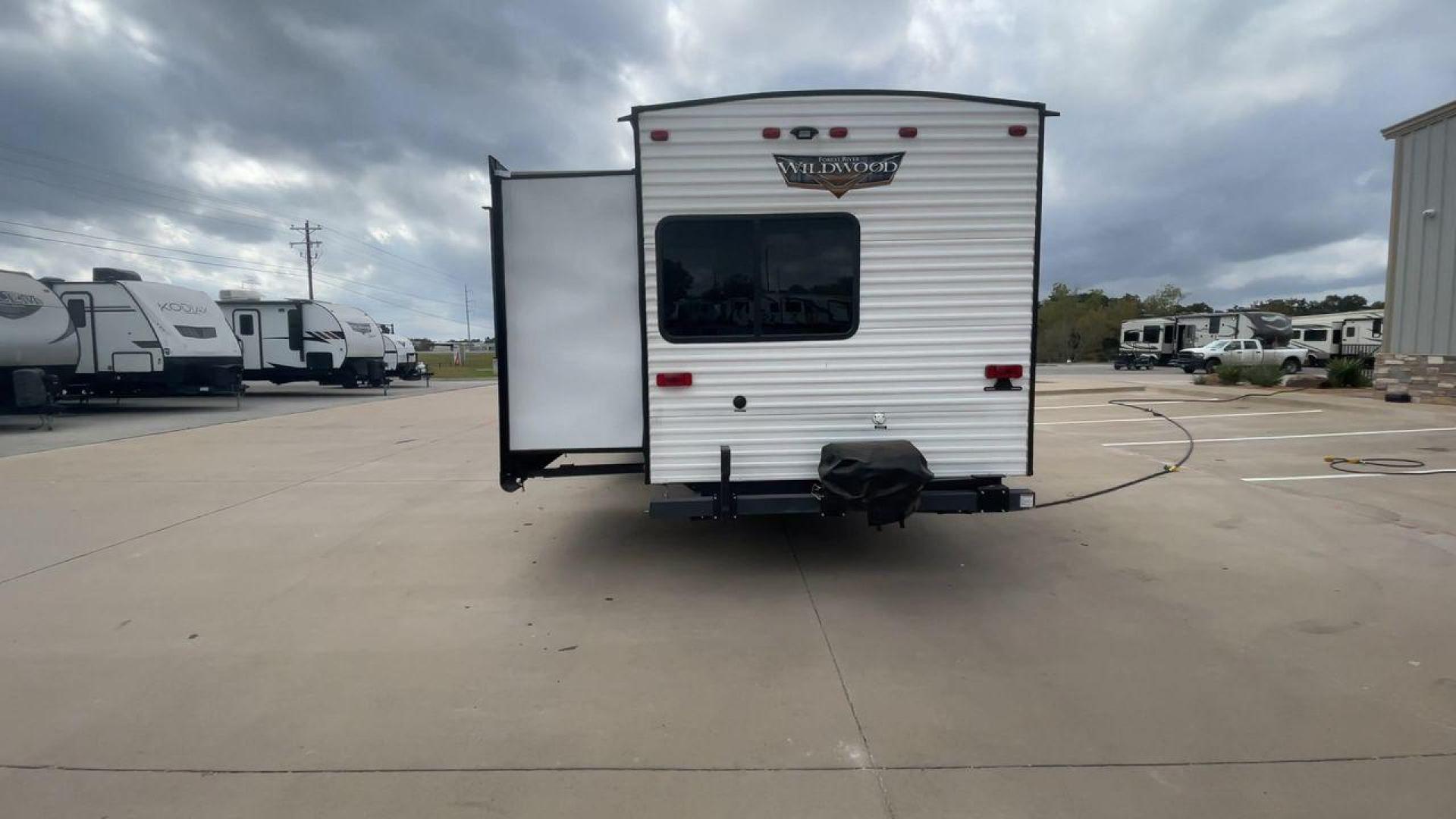 2022 FOREST RIVER WILDWOOD 33TS (4X4TWDJ2XN8) , Length: 38.75 ft. | Dry Weight: 9,276 lbs. | Slides: 3 transmission, located at 4319 N Main St, Cleburne, TX, 76033, (817) 678-5133, 32.385960, -97.391212 - Photo#8