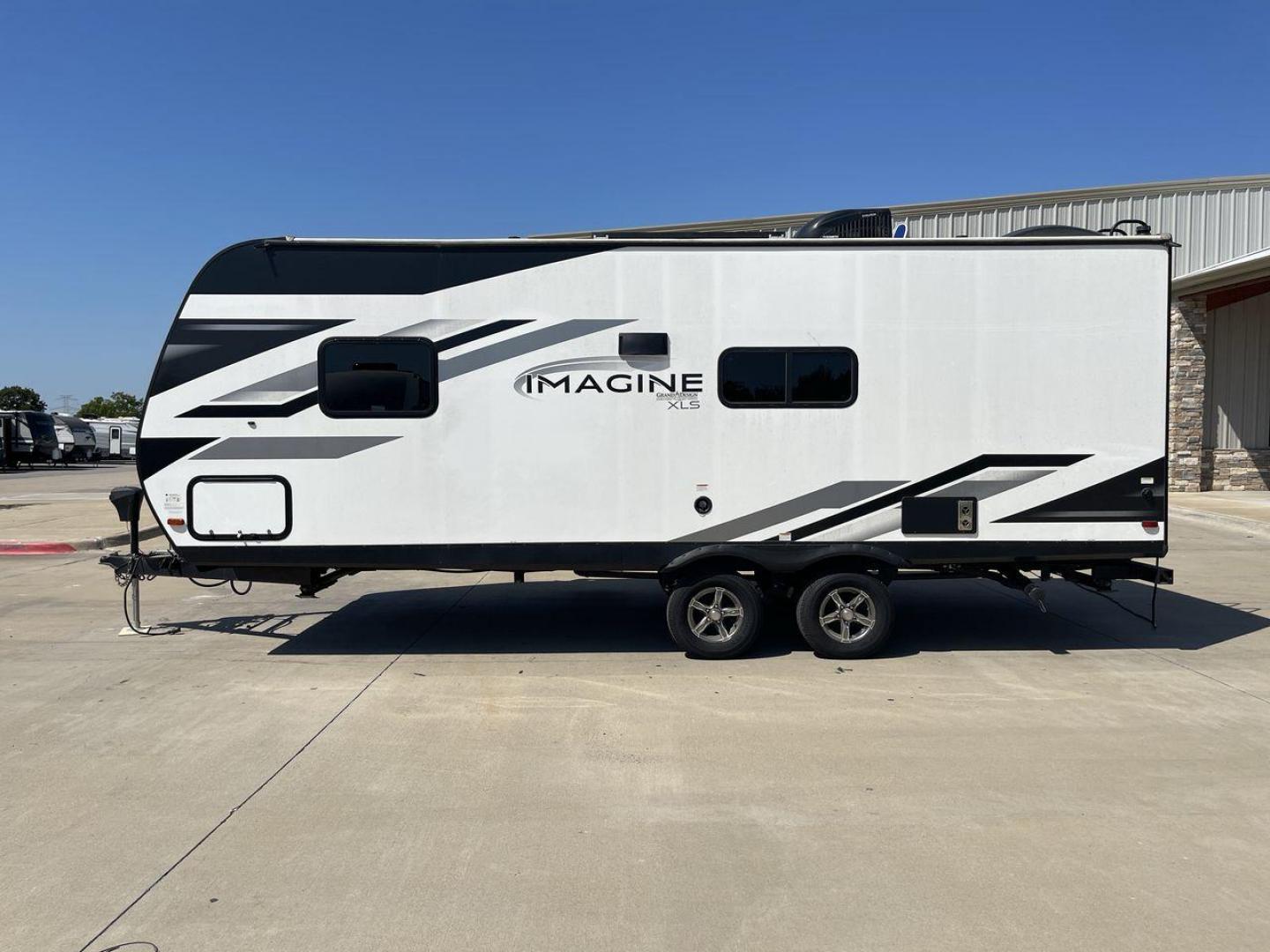 2022 GRAND DESIGN IMAGINE 22RBE (573TE2624N3) , Length: 25.92 ft. | Dry Weight: 5,125 lbs. | Gross Weight: 6,995 lbs. | Slides: 1 transmission, located at 4319 N Main St, Cleburne, TX, 76033, (817) 678-5133, 32.385960, -97.391212 - Photo#24