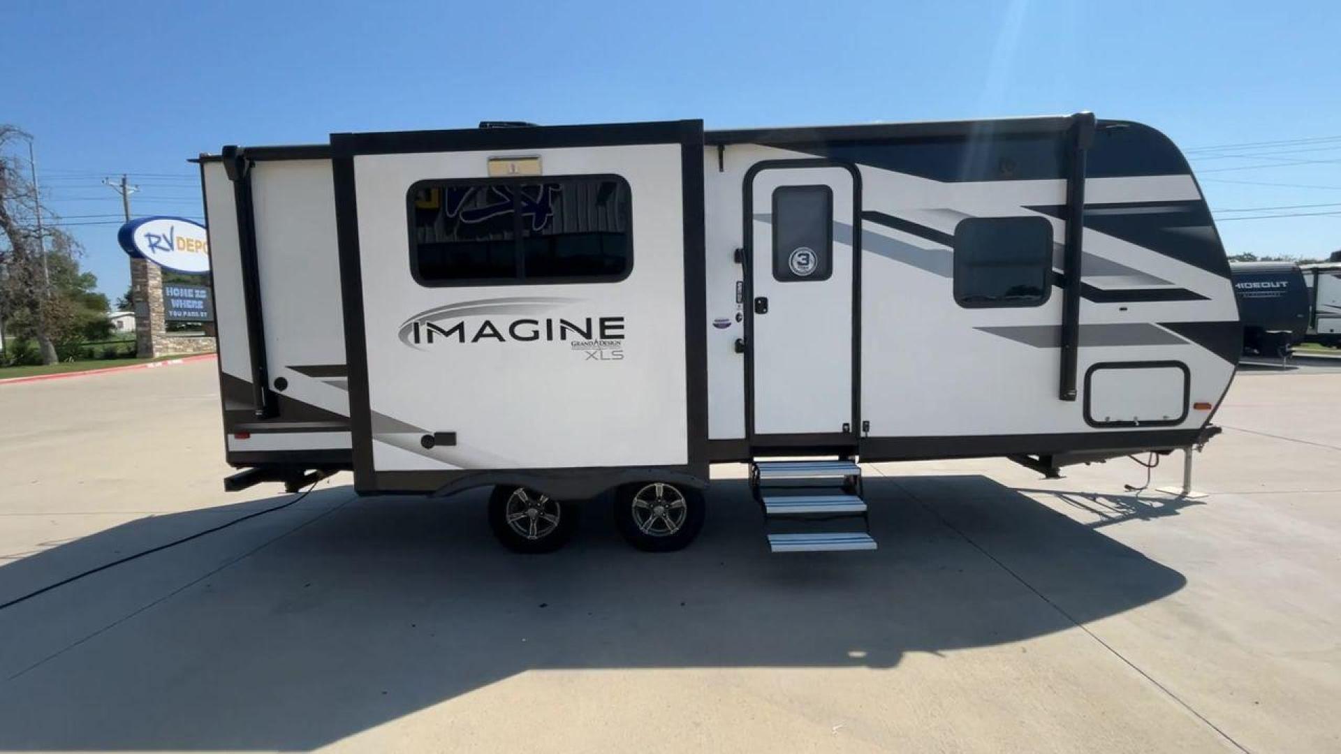 2022 GRAND DESIGN IMAGINE 22RBE (573TE2624N3) , Length: 25.92 ft. | Dry Weight: 5,125 lbs. | Gross Weight: 6,995 lbs. | Slides: 1 transmission, located at 4319 N Main St, Cleburne, TX, 76033, (817) 678-5133, 32.385960, -97.391212 - Photo#2