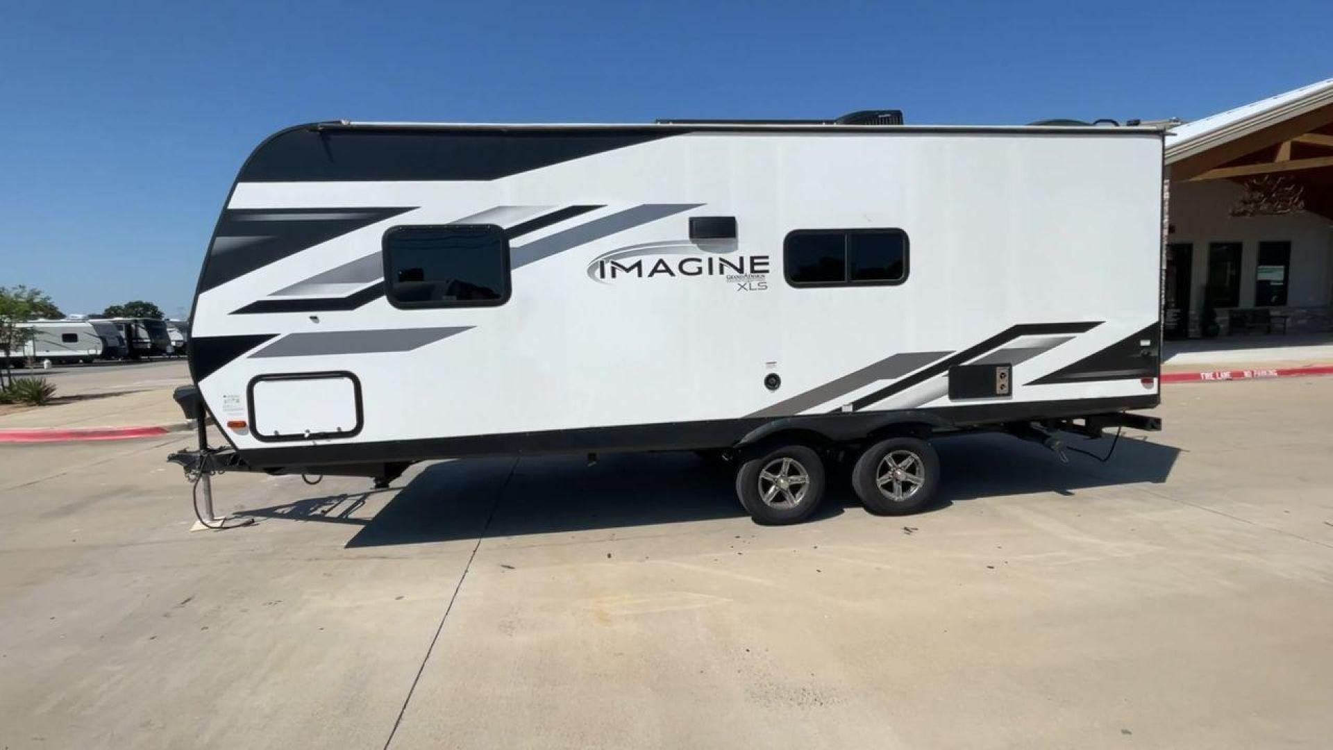 2022 GRAND DESIGN IMAGINE 22RBE (573TE2624N3) , Length: 25.92 ft. | Dry Weight: 5,125 lbs. | Gross Weight: 6,995 lbs. | Slides: 1 transmission, located at 4319 N Main St, Cleburne, TX, 76033, (817) 678-5133, 32.385960, -97.391212 - Photo#6