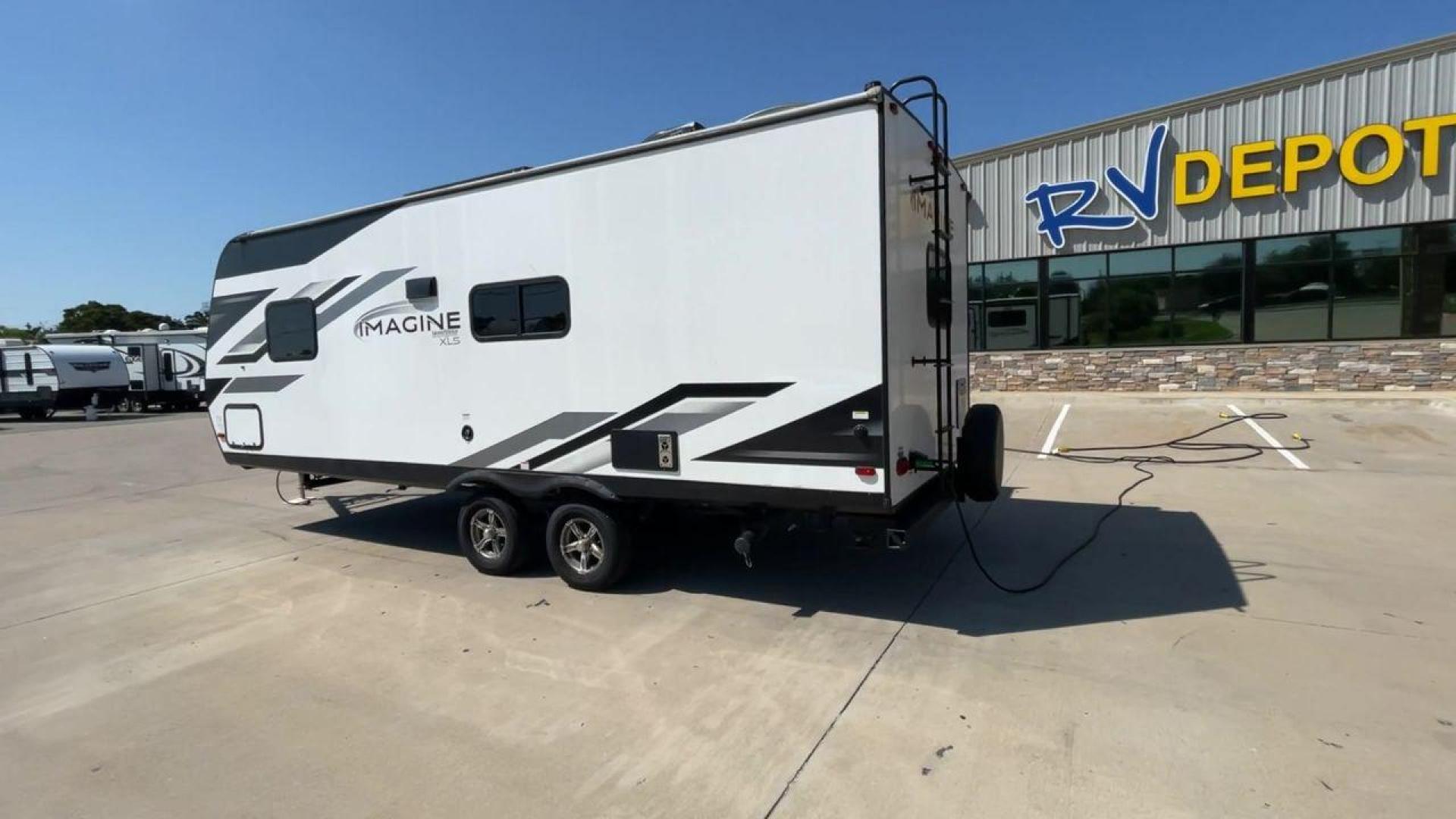 2022 GRAND DESIGN IMAGINE 22RBE (573TE2624N3) , Length: 25.92 ft. | Dry Weight: 5,125 lbs. | Gross Weight: 6,995 lbs. | Slides: 1 transmission, located at 4319 N Main St, Cleburne, TX, 76033, (817) 678-5133, 32.385960, -97.391212 - Photo#7